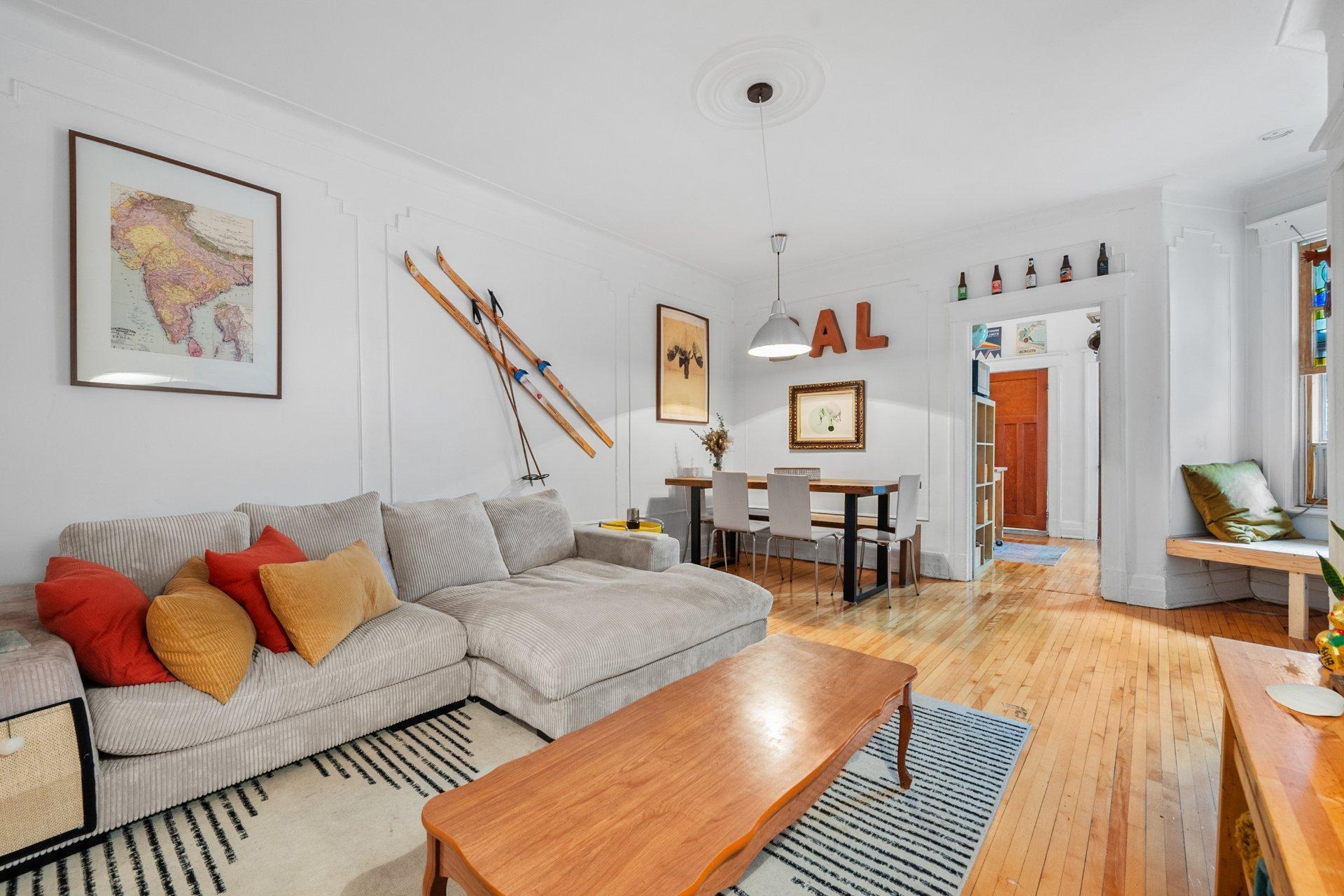 









4163

 - 4167


Rue Clark

,
Montréal (Le Plateau-Mont-Royal),




QC
H2W1W9

