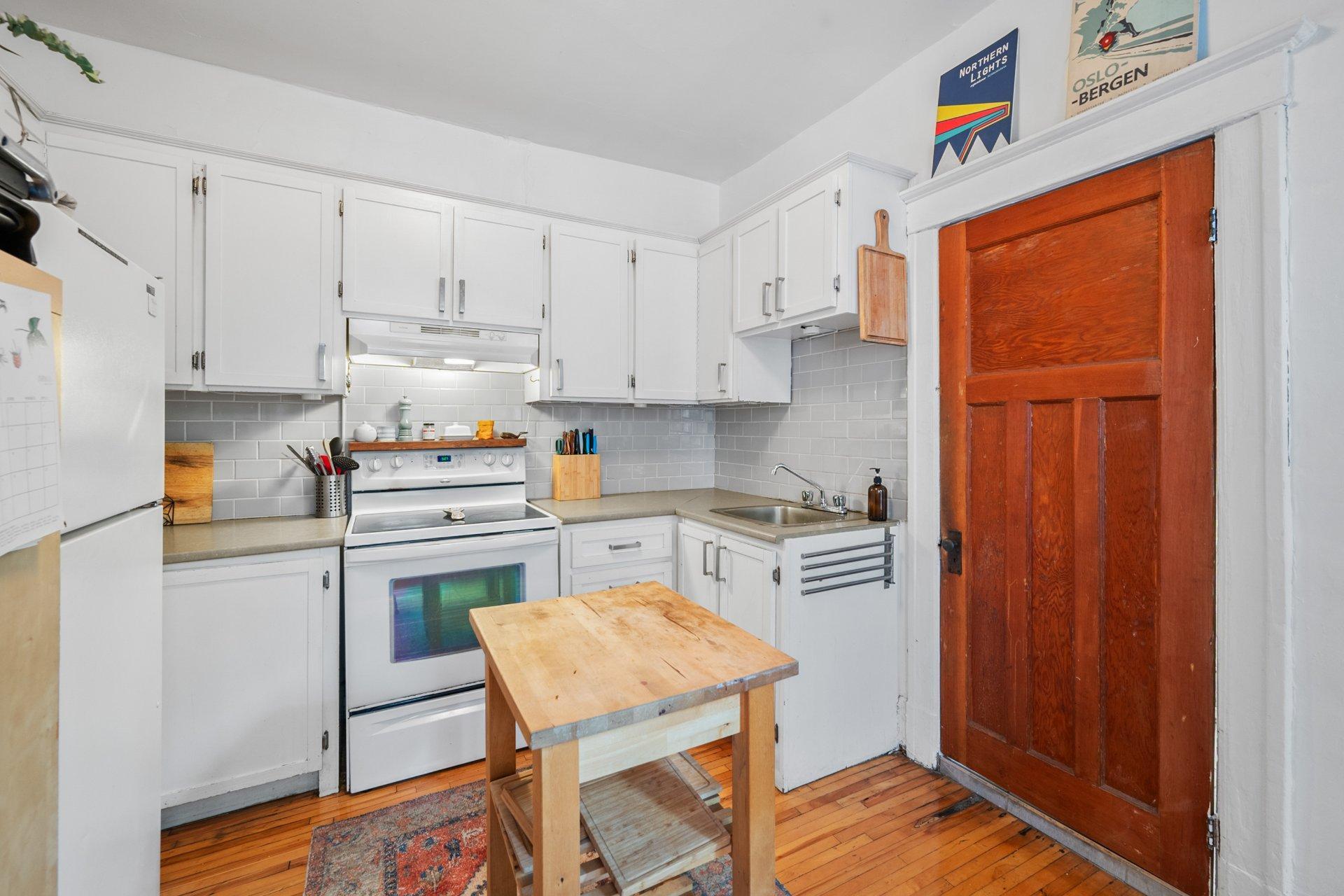 









4163

 - 4167


Rue Clark

,
Montréal (Le Plateau-Mont-Royal),




QC
H2W1W9

