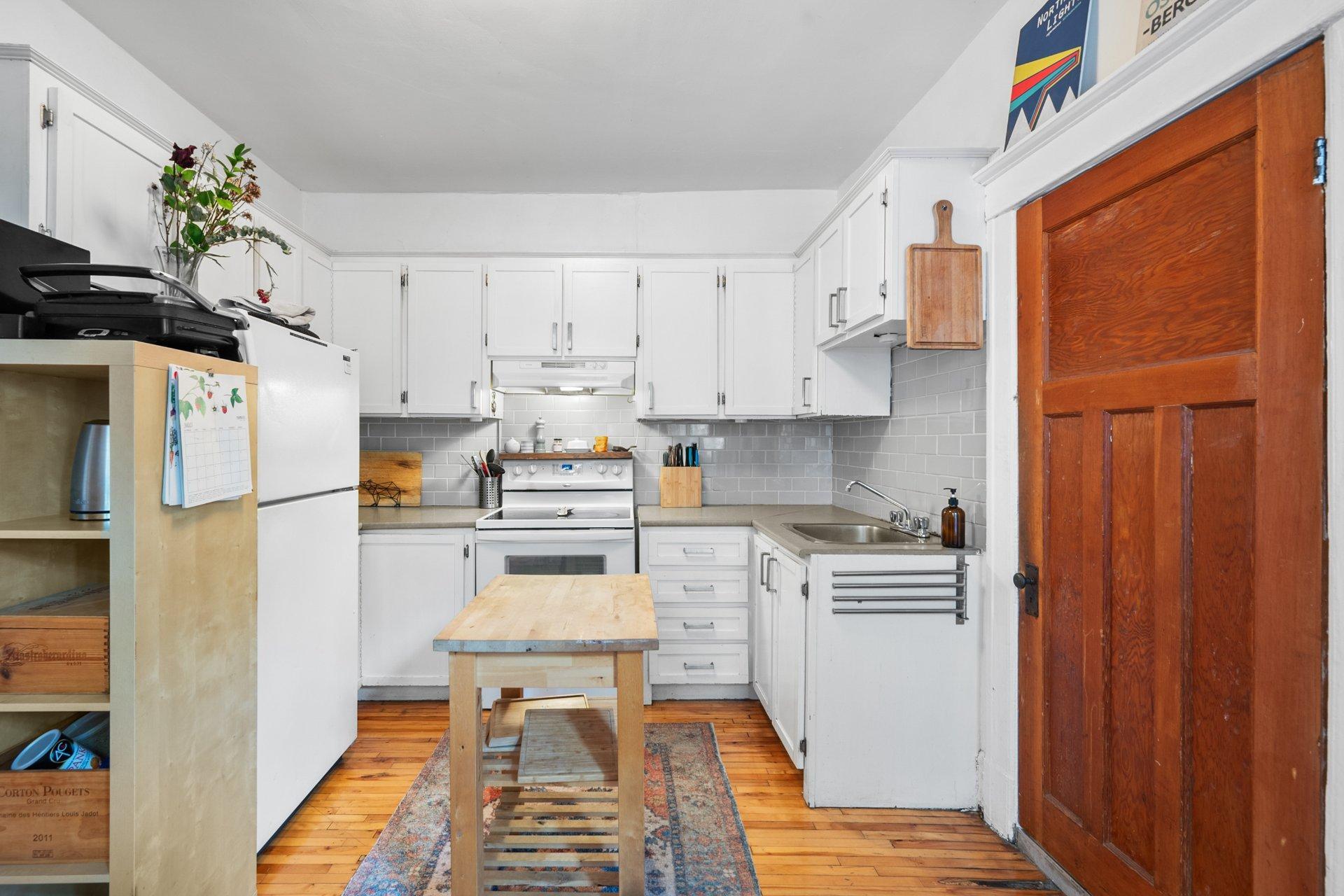 









4163

 - 4167


Rue Clark

,
Montréal (Le Plateau-Mont-Royal),




QC
H2W1W9

