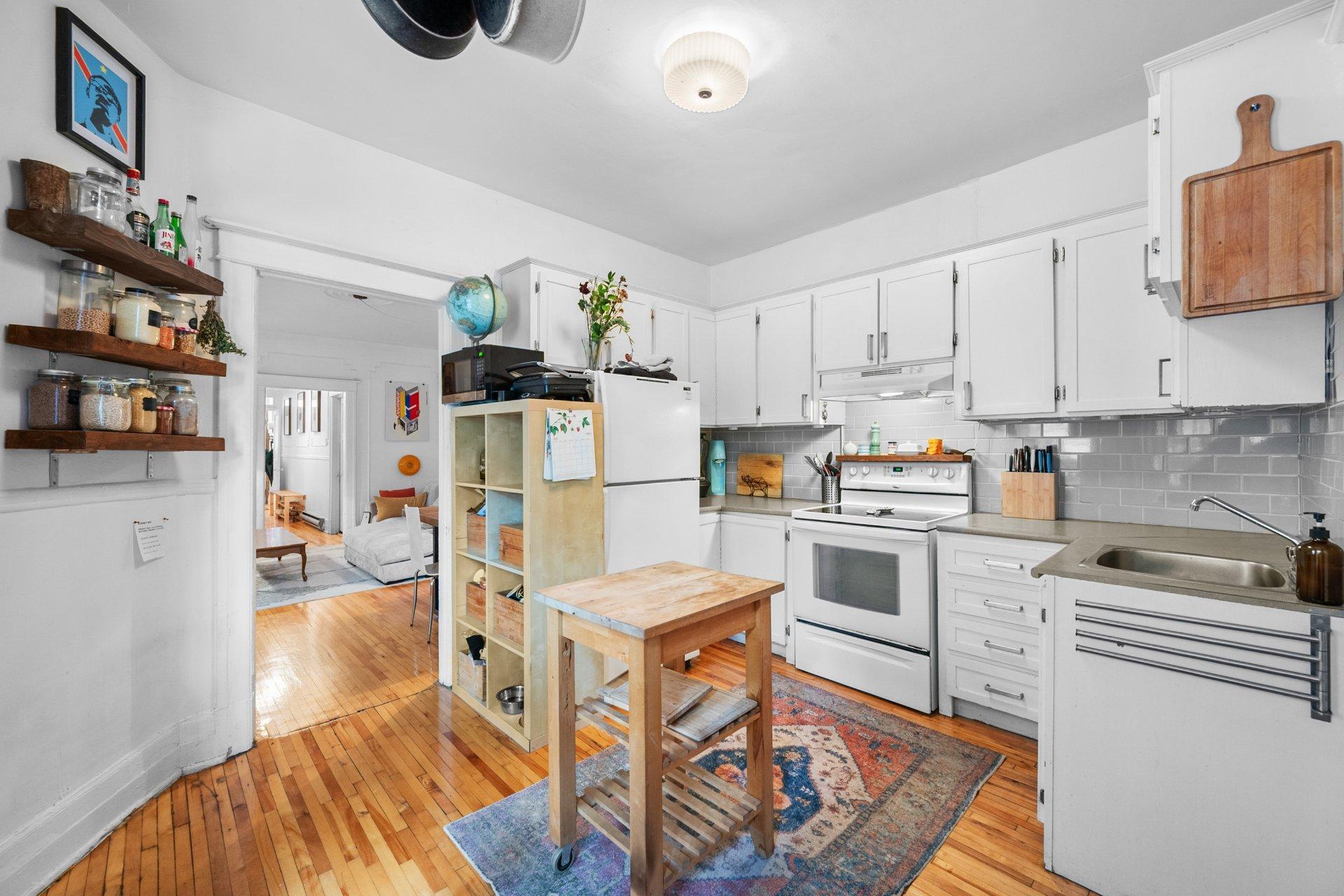 









4163

 - 4167


Rue Clark

,
Montréal (Le Plateau-Mont-Royal),




QC
H2W1W9

