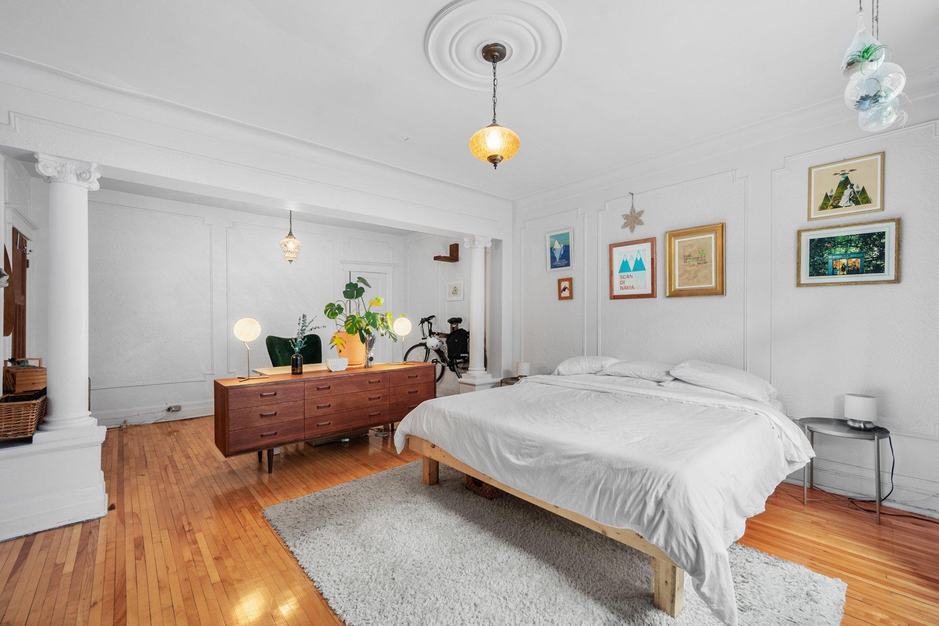 









4163

 - 4167


Rue Clark

,
Montréal (Le Plateau-Mont-Royal),




QC
H2W1W9

