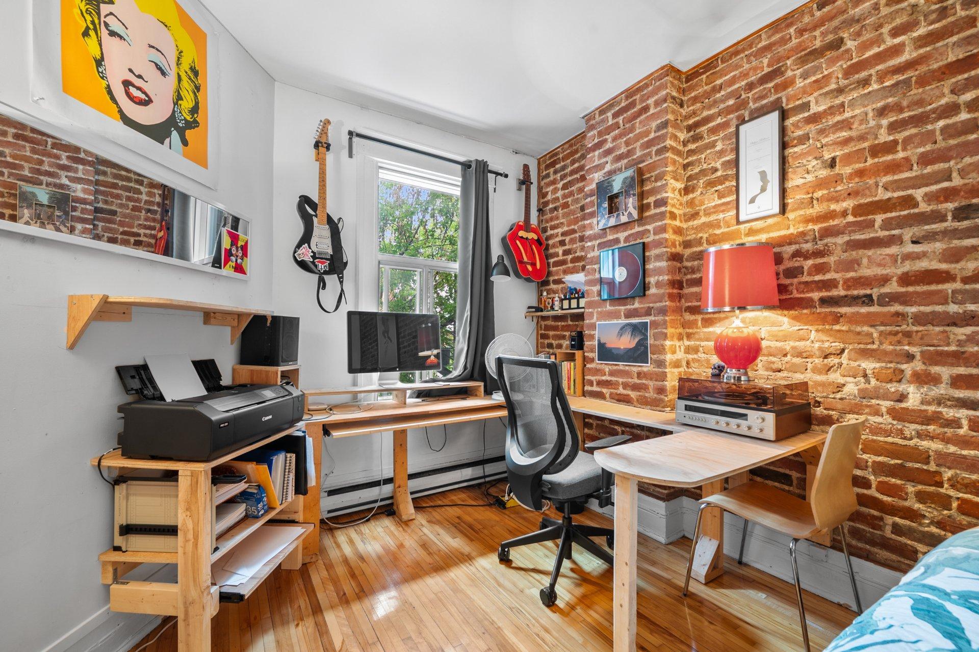 









4163

 - 4167


Rue Clark

,
Montréal (Le Plateau-Mont-Royal),




QC
H2W1W9

