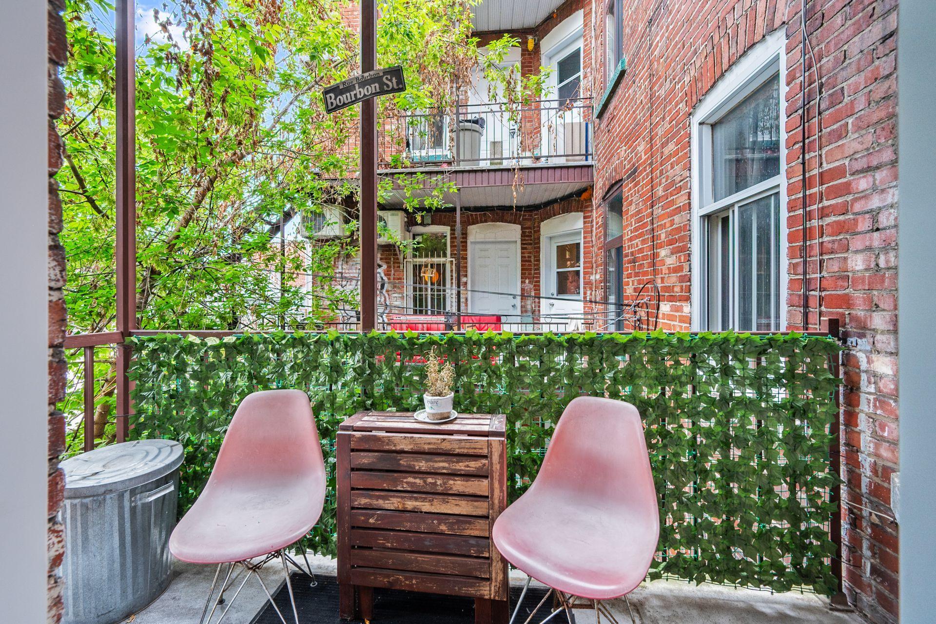 









4163

 - 4167


Rue Clark

,
Montréal (Le Plateau-Mont-Royal),




QC
H2W1W9

