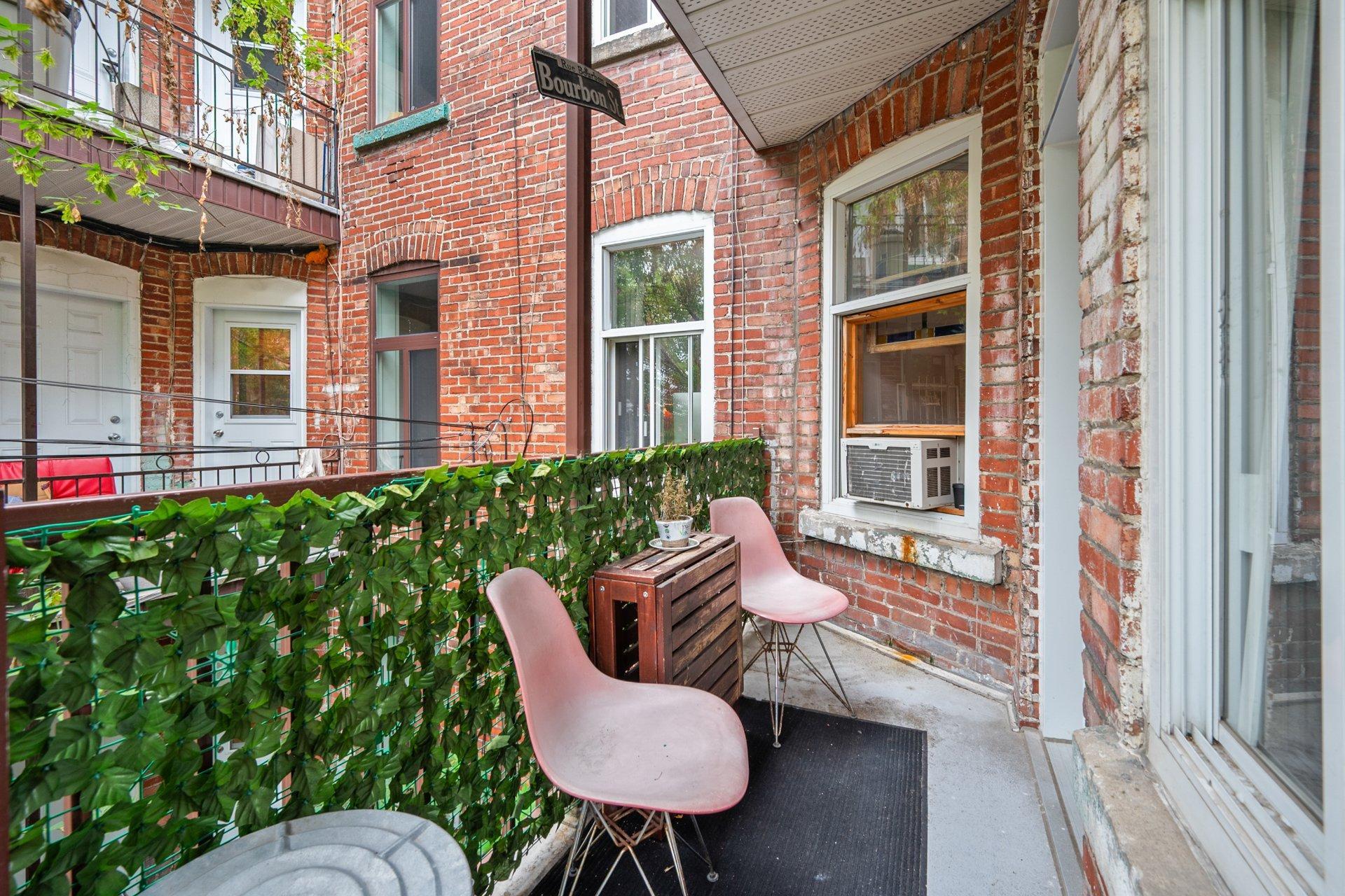 









4163

 - 4167


Rue Clark

,
Montréal (Le Plateau-Mont-Royal),




QC
H2W1W9

