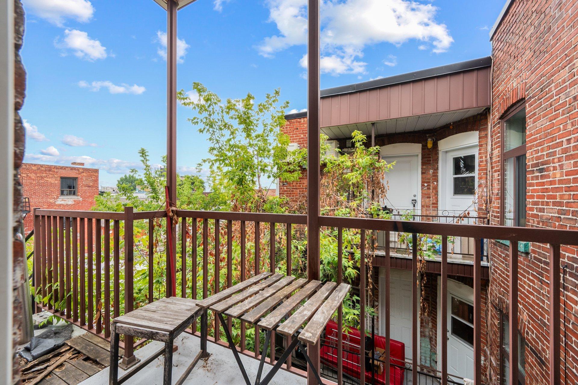 









4163

 - 4167


Rue Clark

,
Montréal (Le Plateau-Mont-Royal),




QC
H2W1W9

