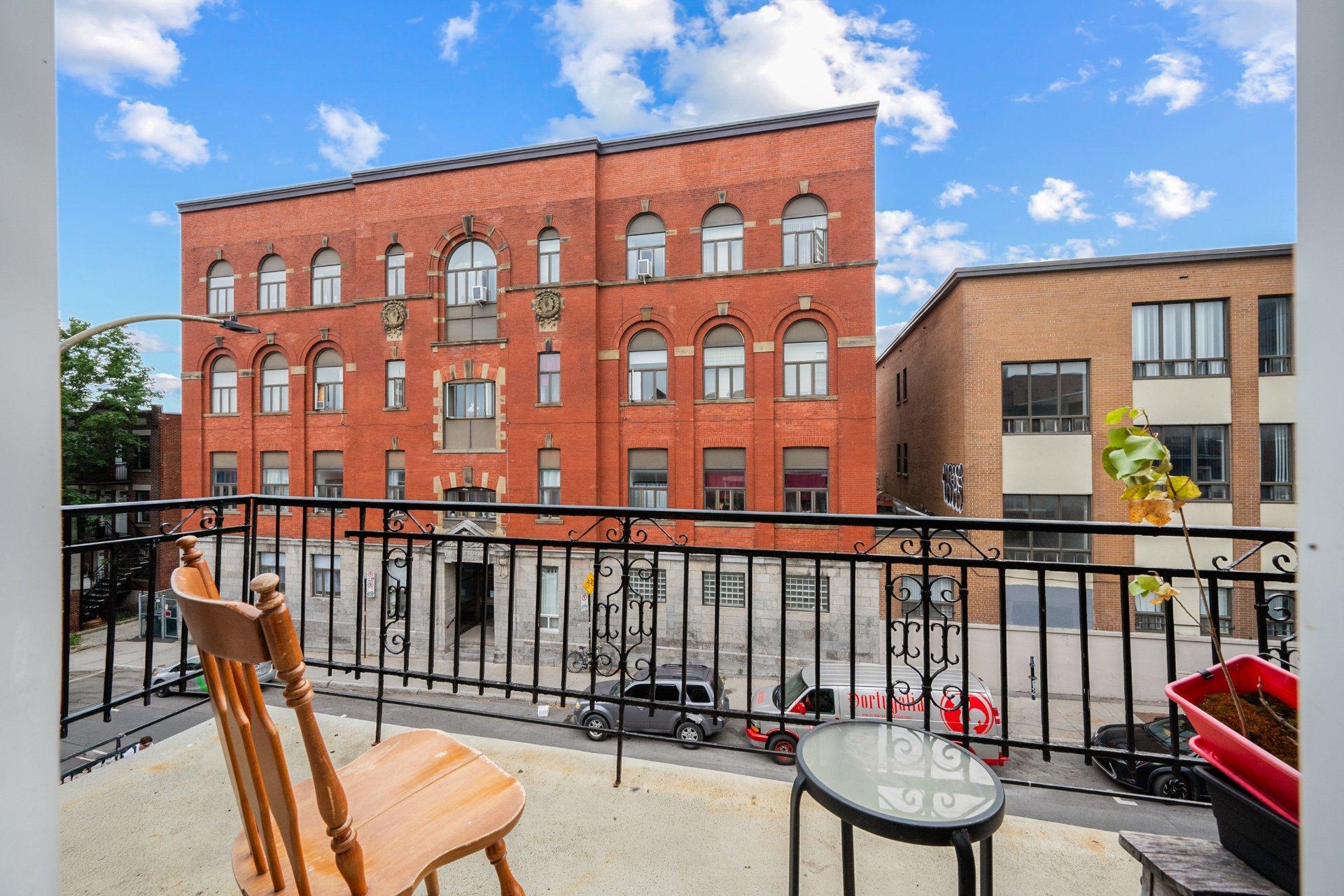 









4163

 - 4167


Rue Clark

,
Montréal (Le Plateau-Mont-Royal),




QC
H2W1W9


