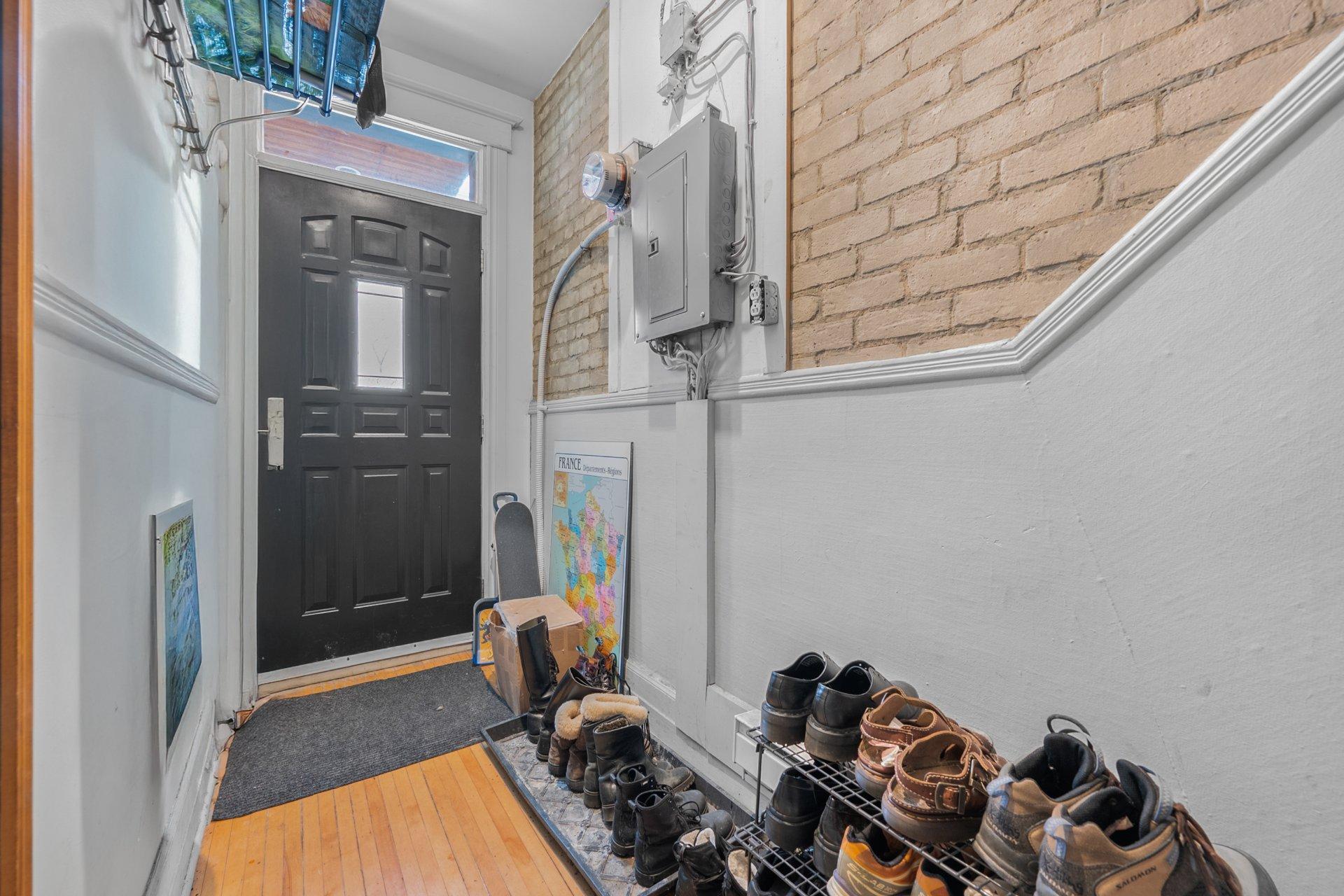 









4163

 - 4167


Rue Clark

,
Montréal (Le Plateau-Mont-Royal),




QC
H2W1W9

