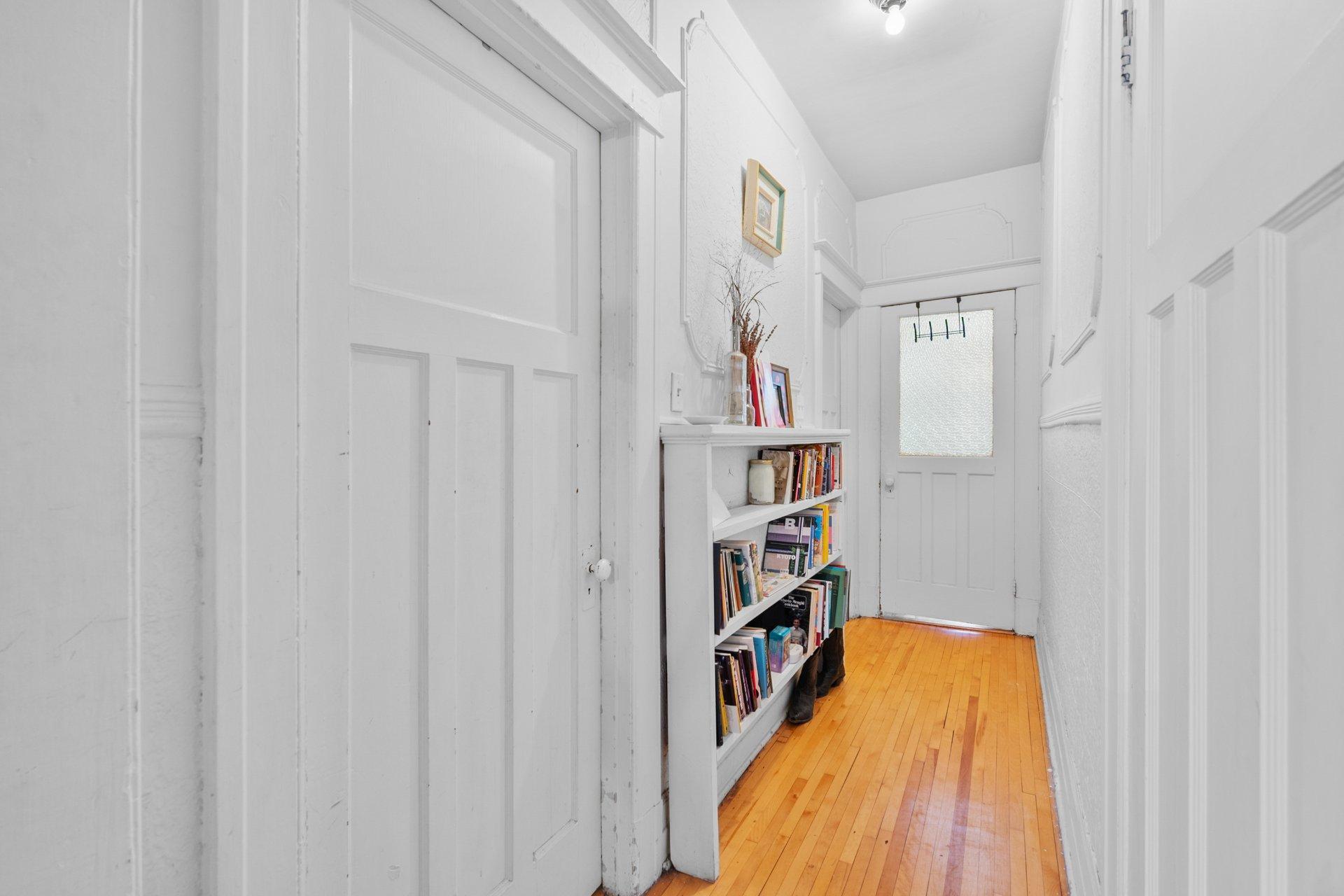 









4163

 - 4167


Rue Clark

,
Montréal (Le Plateau-Mont-Royal),




QC
H2W1W9


