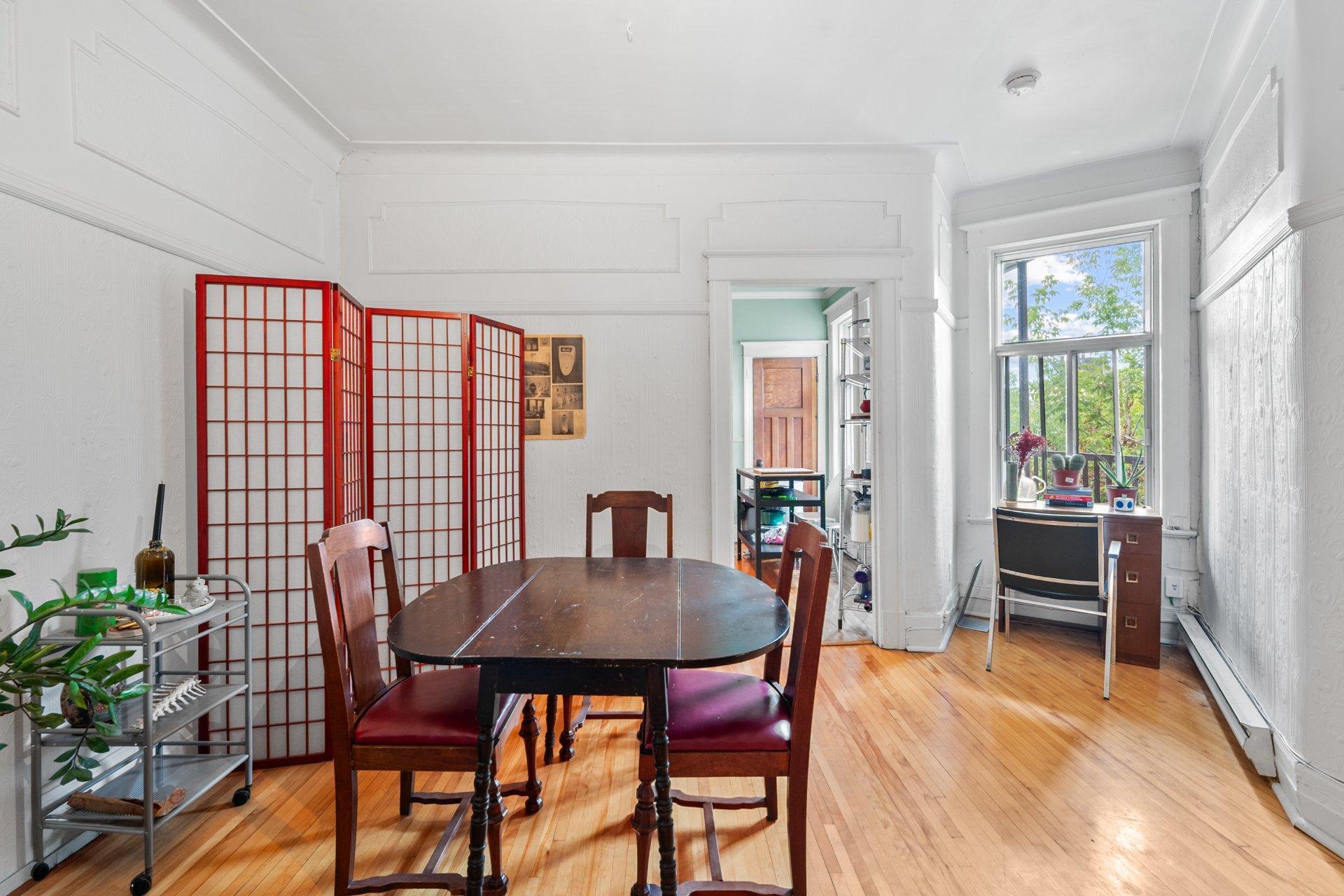 









4163

 - 4167


Rue Clark

,
Montréal (Le Plateau-Mont-Royal),




QC
H2W1W9

