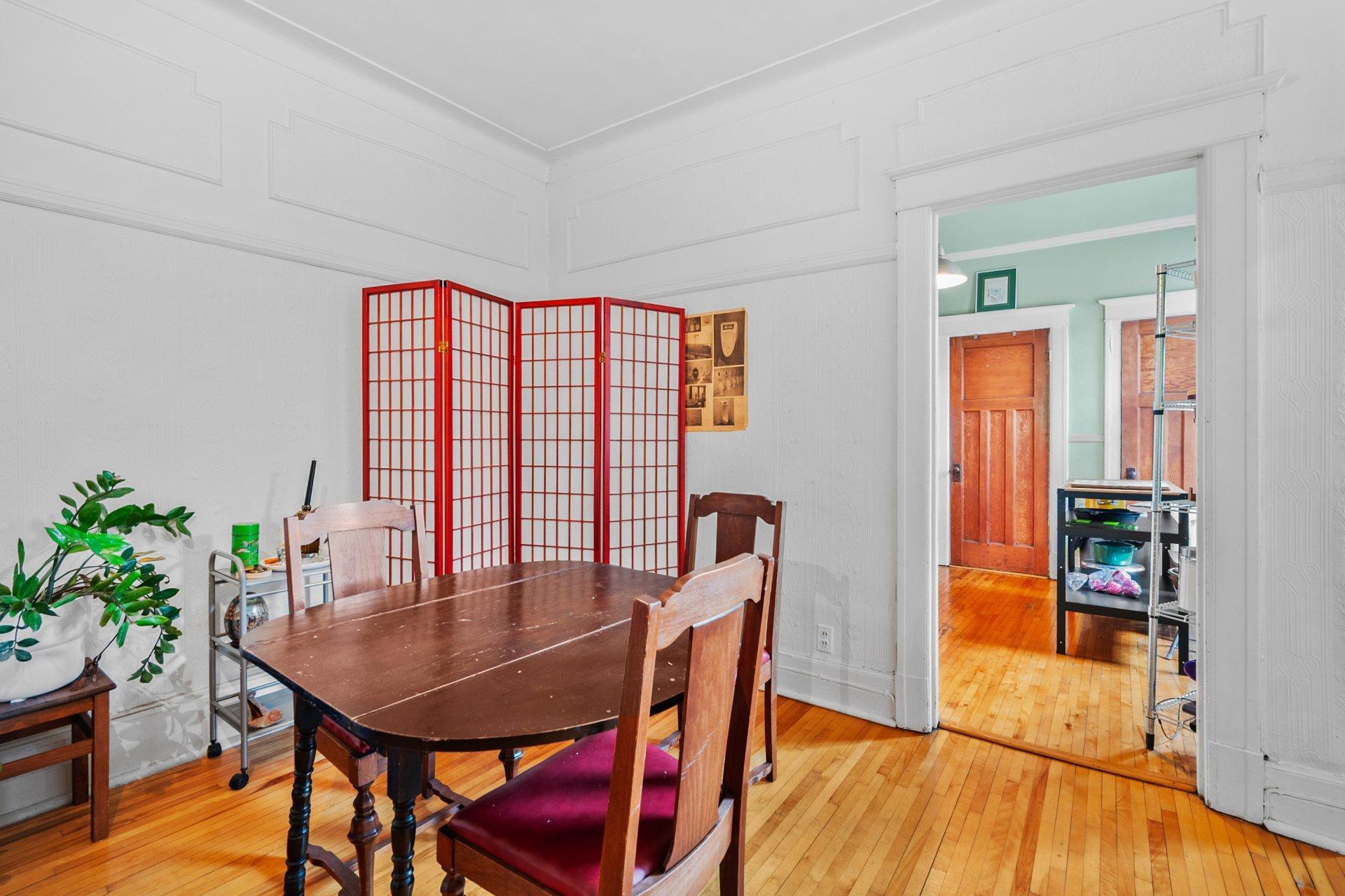 









4163

 - 4167


Rue Clark

,
Montréal (Le Plateau-Mont-Royal),




QC
H2W1W9

