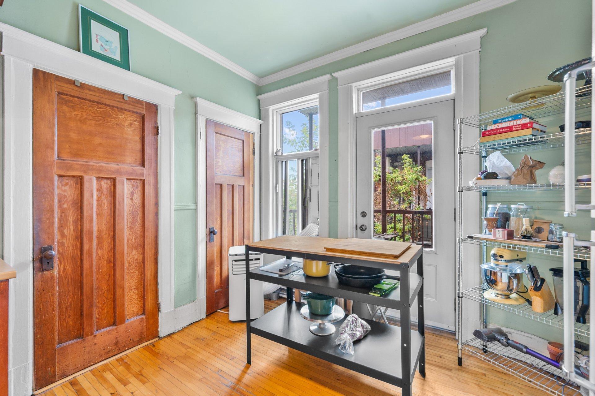 









4163

 - 4167


Rue Clark

,
Montréal (Le Plateau-Mont-Royal),




QC
H2W1W9

