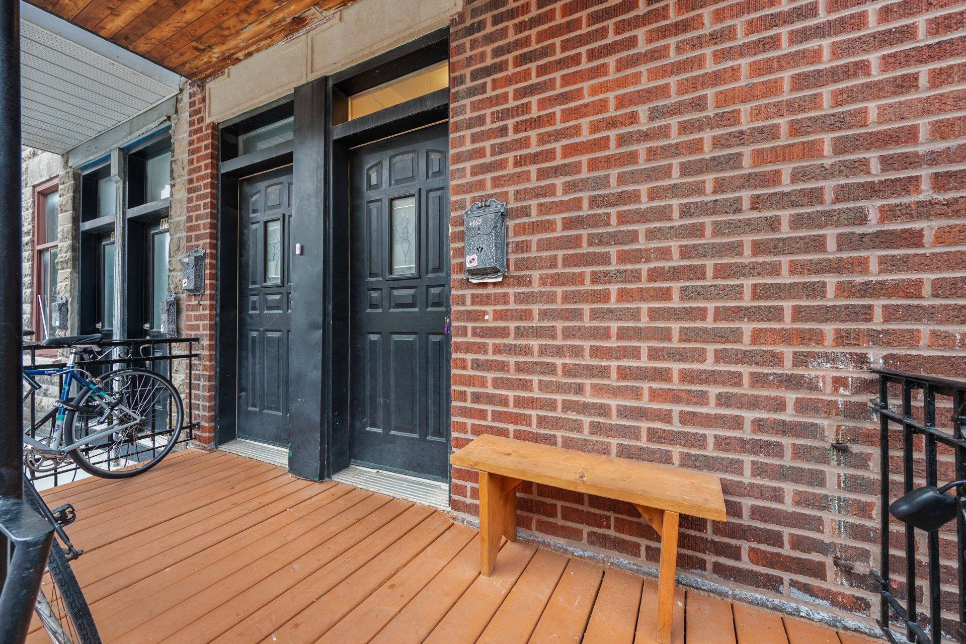 









4163

 - 4167


Rue Clark

,
Montréal (Le Plateau-Mont-Royal),




QC
H2W1W9

