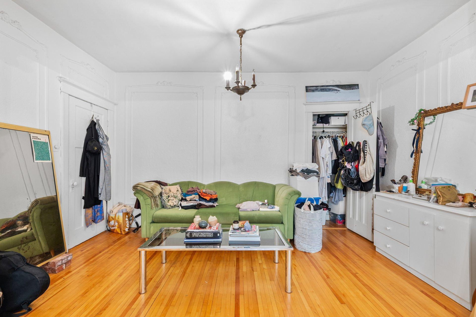 









4163

 - 4167


Rue Clark

,
Montréal (Le Plateau-Mont-Royal),




QC
H2W1W9

