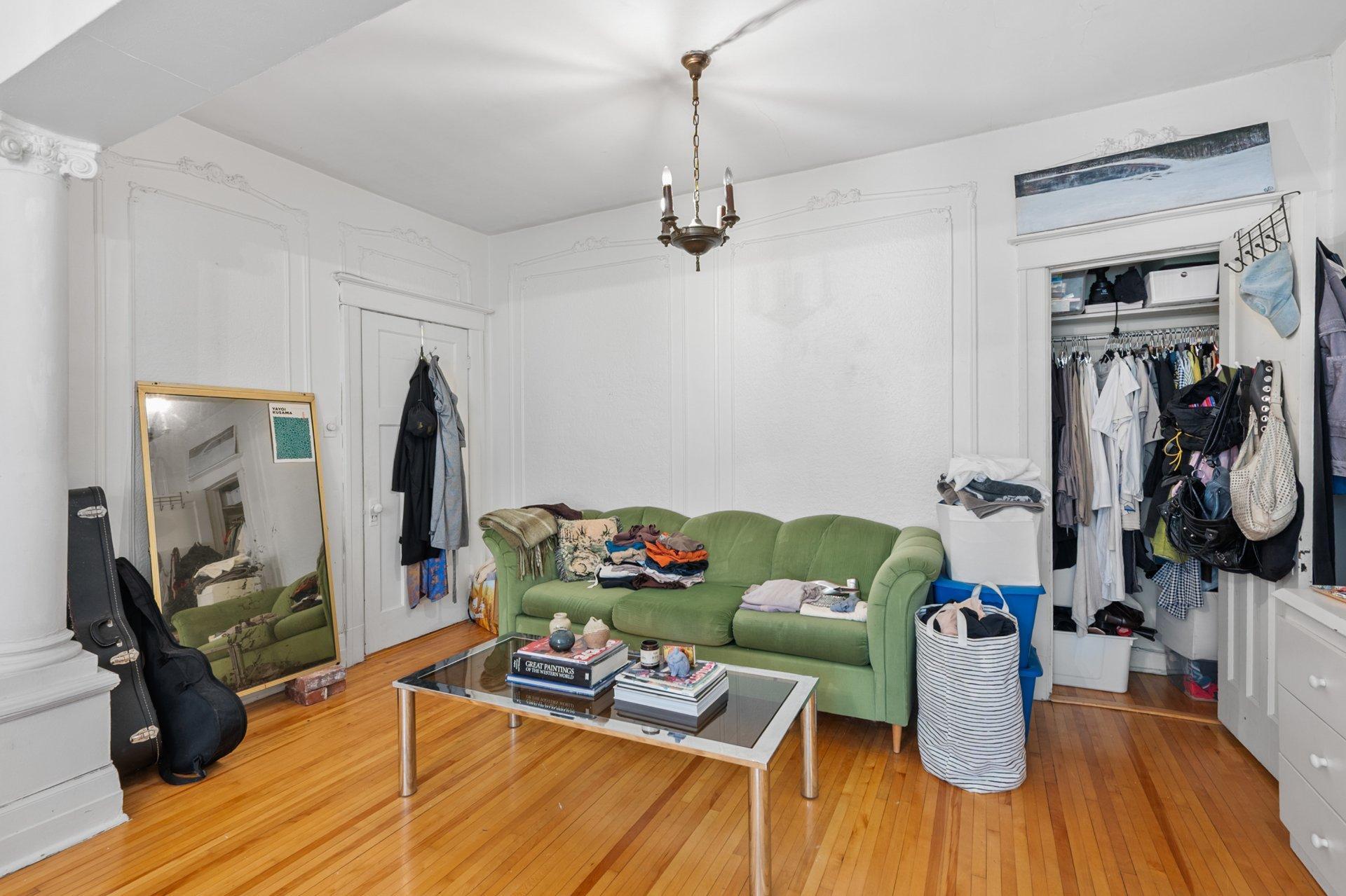 









4163

 - 4167


Rue Clark

,
Montréal (Le Plateau-Mont-Royal),




QC
H2W1W9

