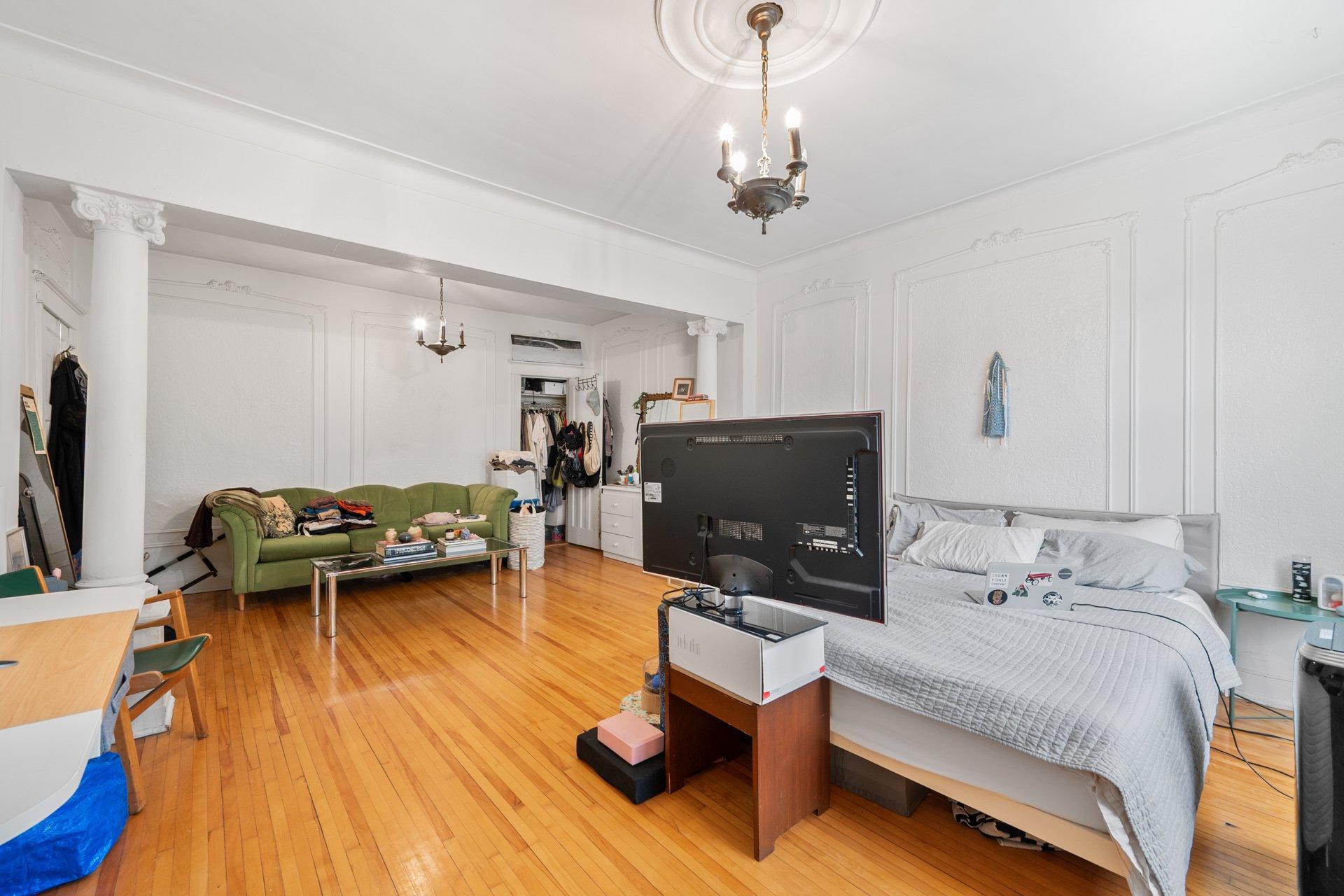 









4163

 - 4167


Rue Clark

,
Montréal (Le Plateau-Mont-Royal),




QC
H2W1W9

