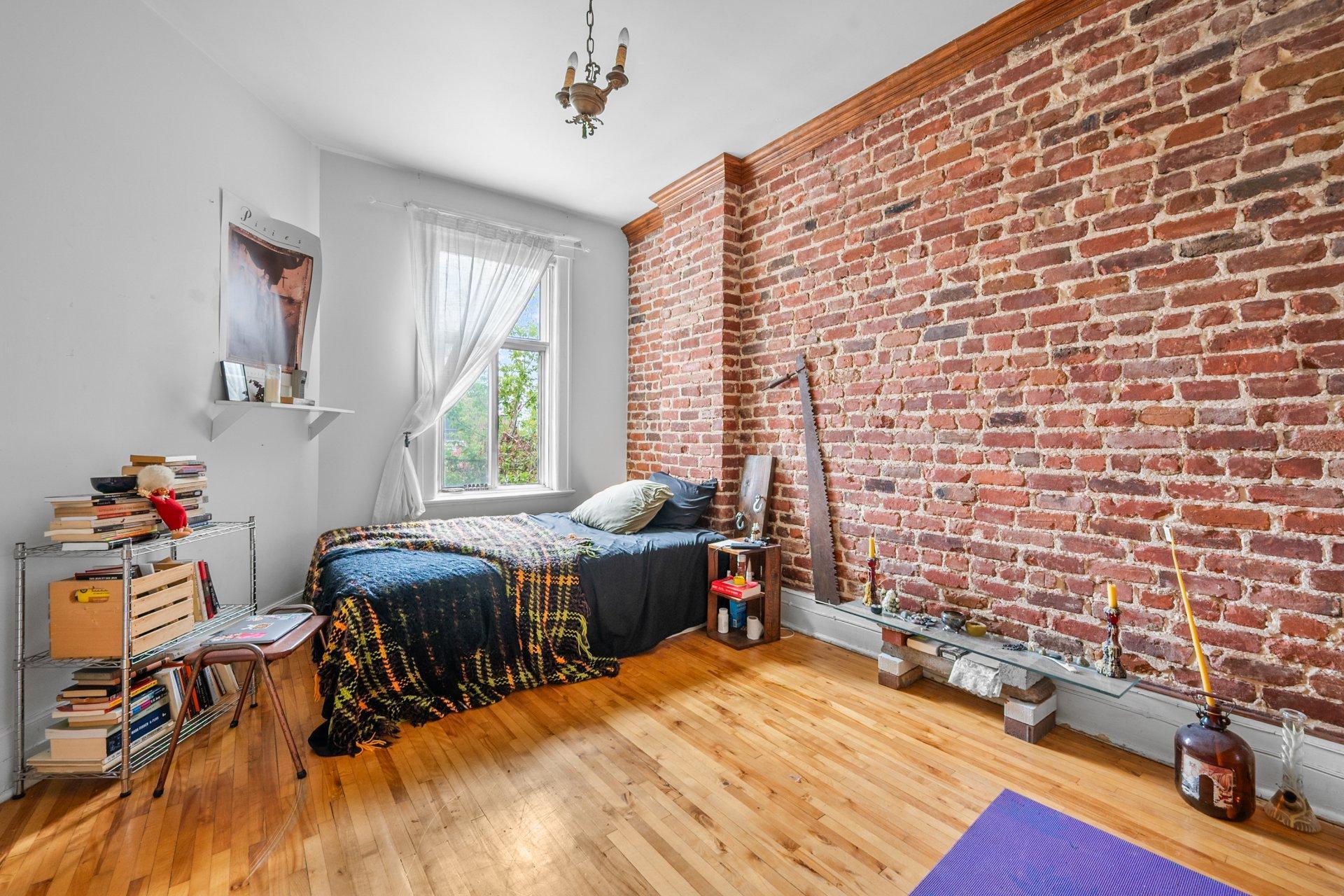 









4163

 - 4167


Rue Clark

,
Montréal (Le Plateau-Mont-Royal),




QC
H2W1W9

