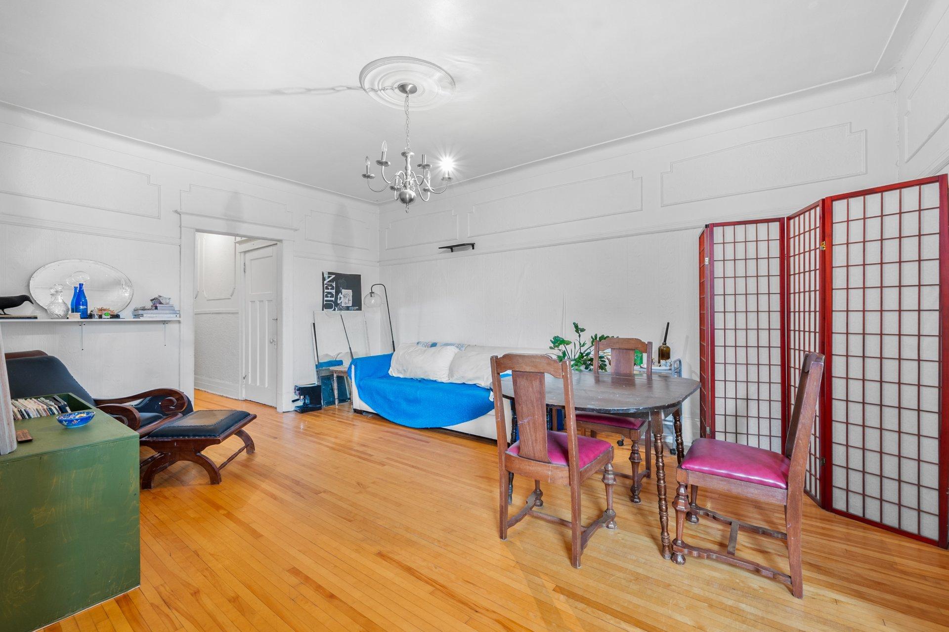 









4163

 - 4167


Rue Clark

,
Montréal (Le Plateau-Mont-Royal),




QC
H2W1W9

