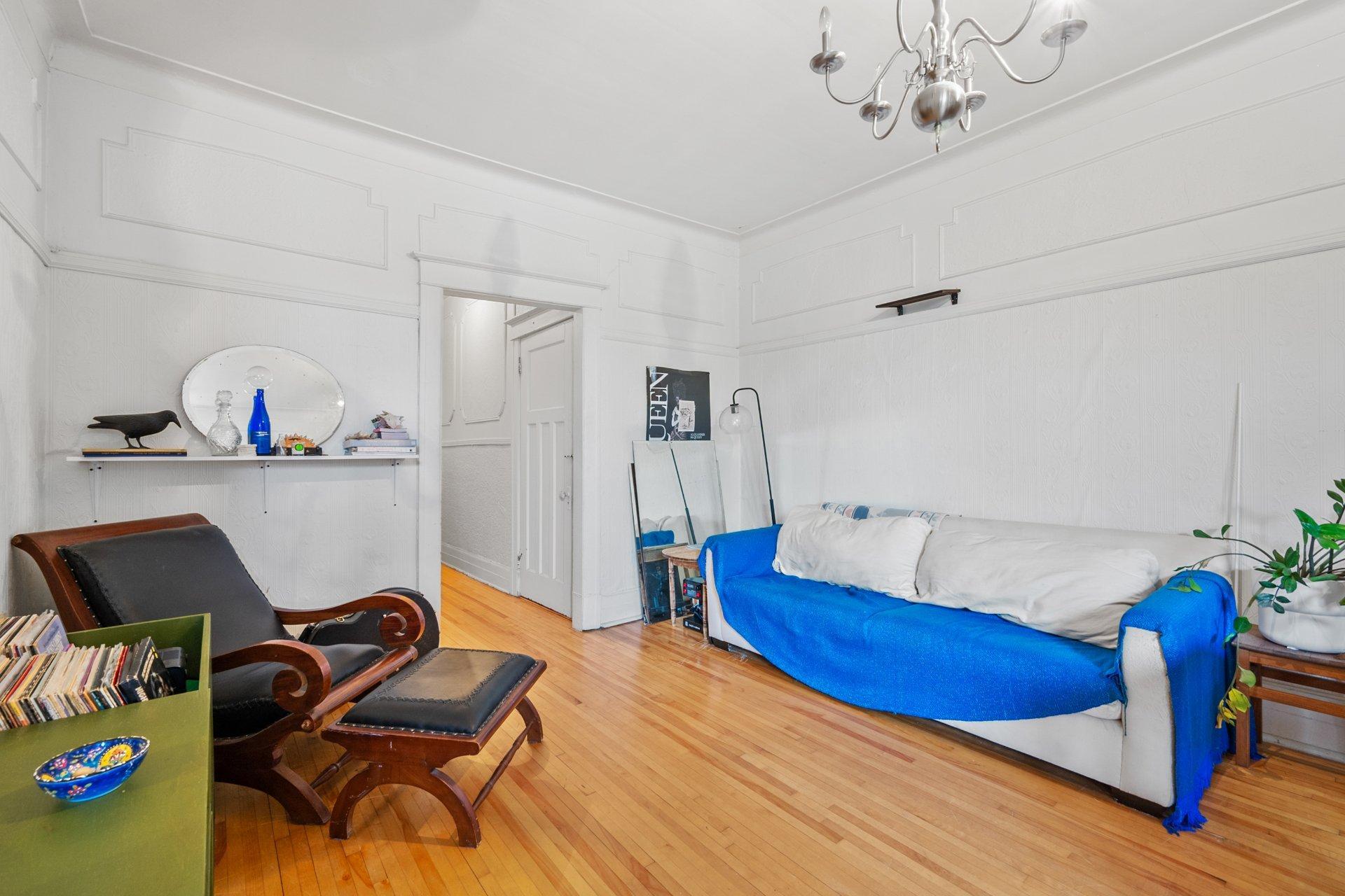 









4163

 - 4167


Rue Clark

,
Montréal (Le Plateau-Mont-Royal),




QC
H2W1W9

