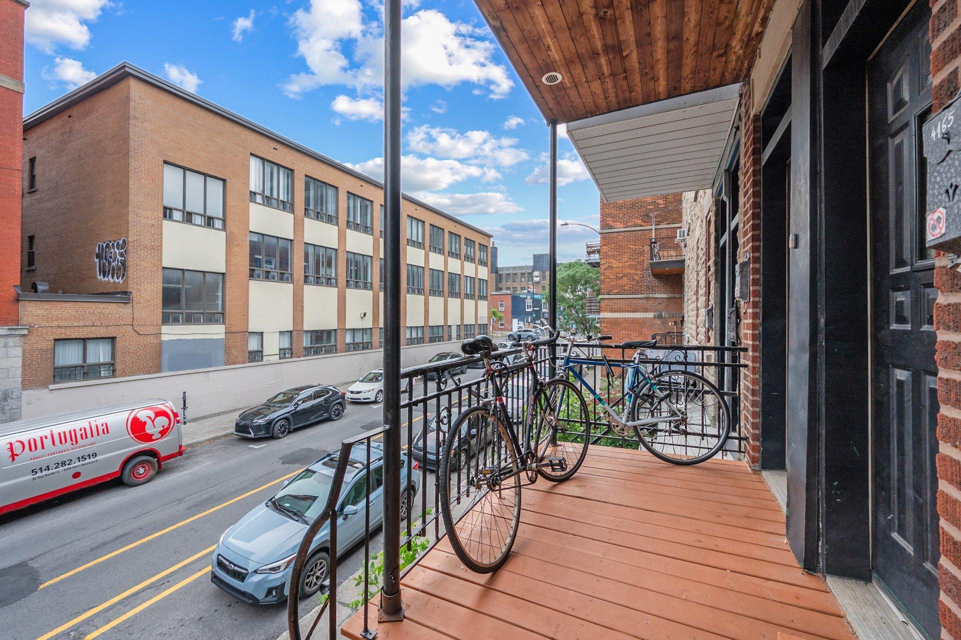 









4163

 - 4167


Rue Clark

,
Montréal (Le Plateau-Mont-Royal),




QC
H2W1W9

