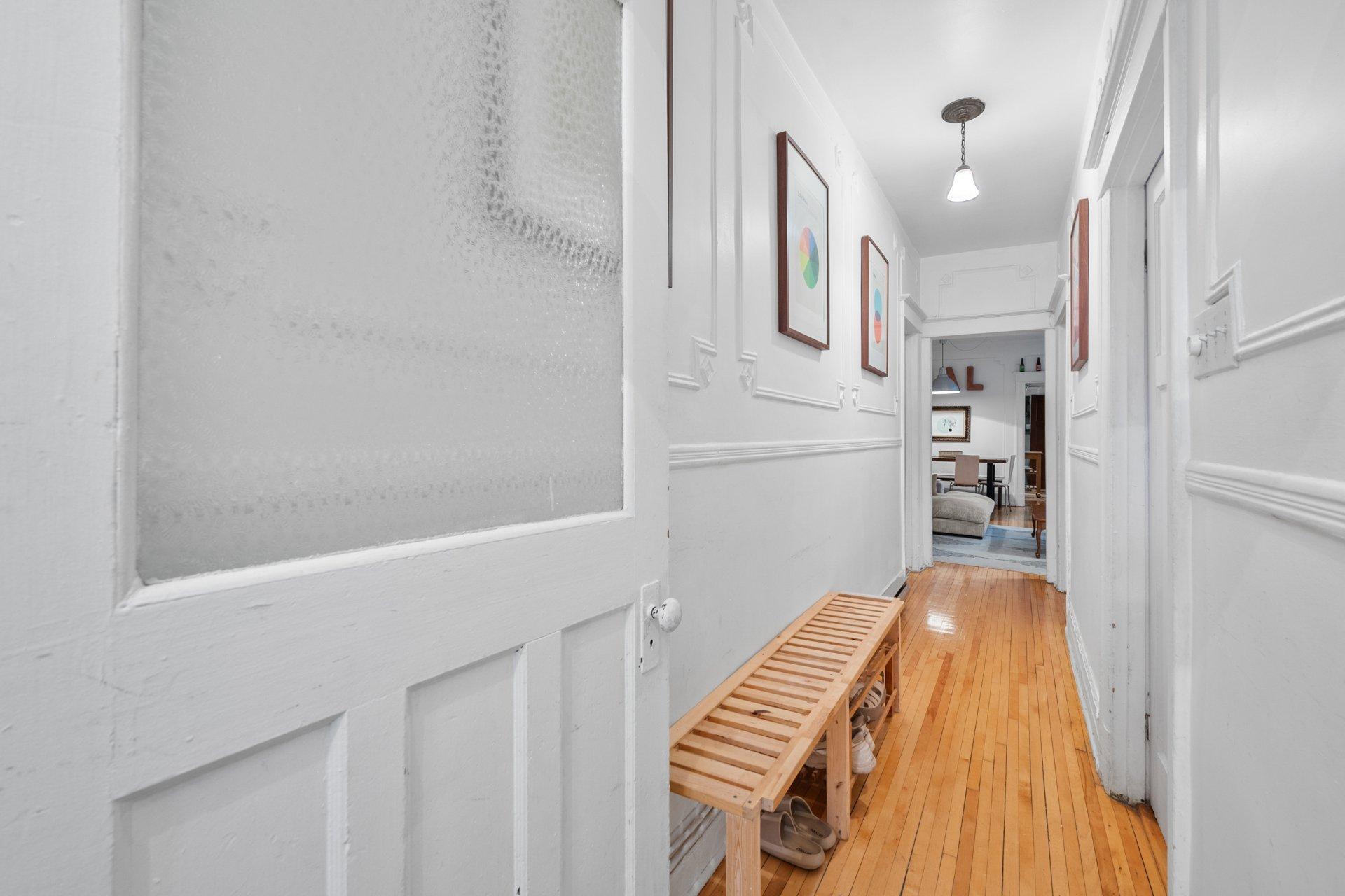 









4163

 - 4167


Rue Clark

,
Montréal (Le Plateau-Mont-Royal),




QC
H2W1W9

