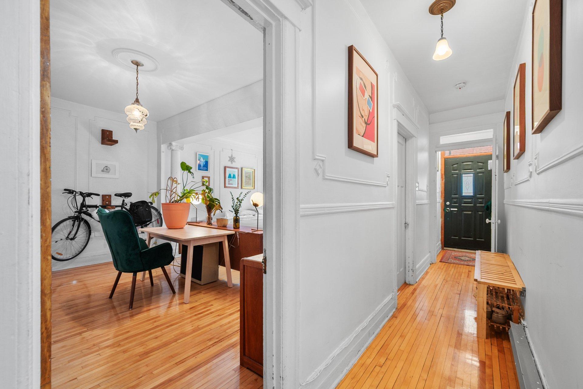 









4163

 - 4167


Rue Clark

,
Montréal (Le Plateau-Mont-Royal),




QC
H2W1W9

