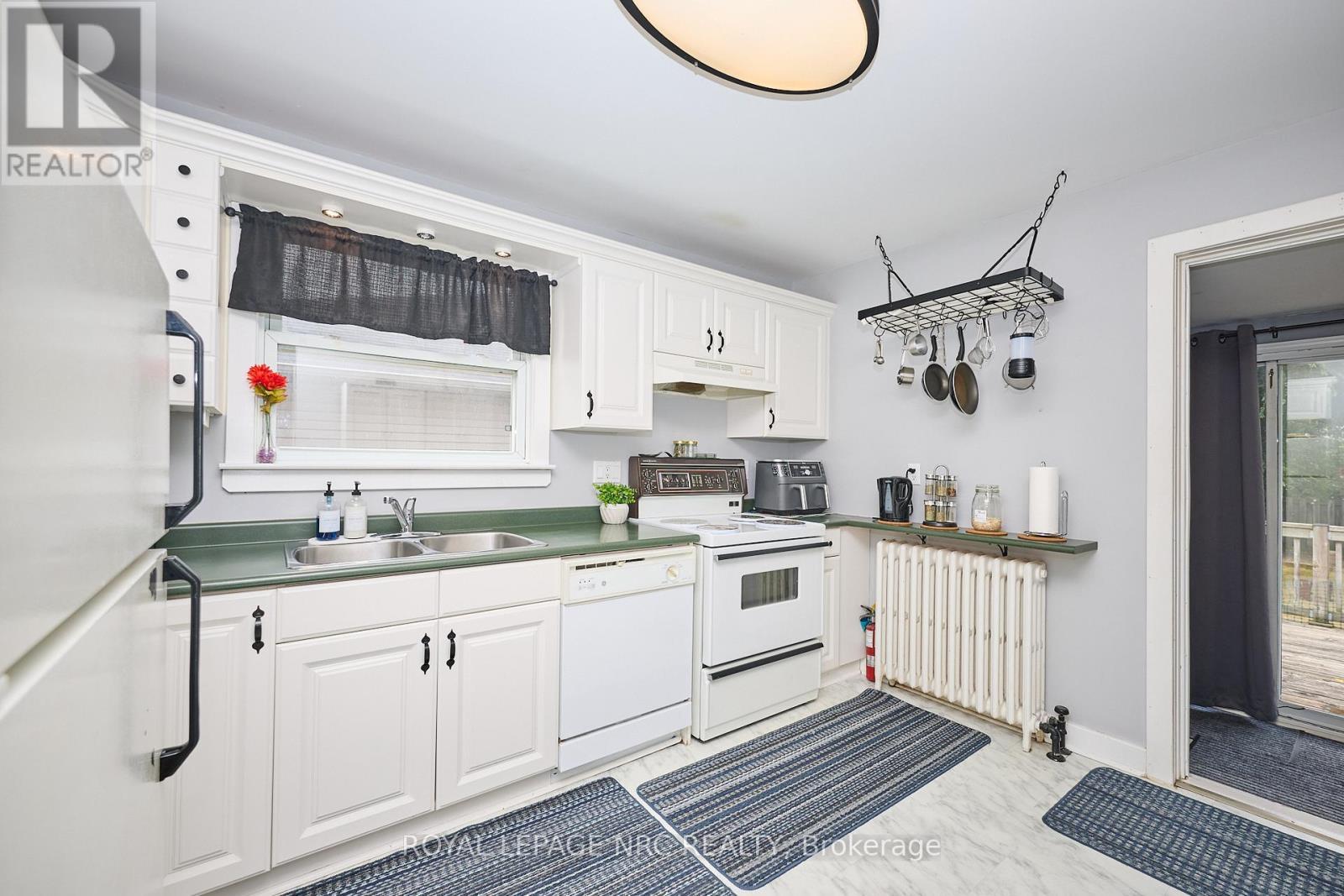 












8 WOODBURN AVENUE

,
St. Catharines (Oakdale),




Ontario
L2P2W7

