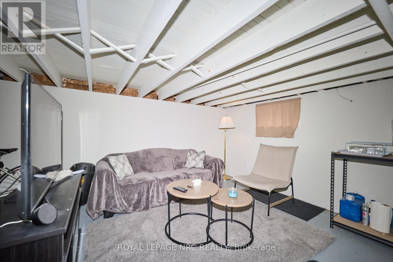 












8 WOODBURN AVENUE

,
St. Catharines (Oakdale),




Ontario
L2P2W7

