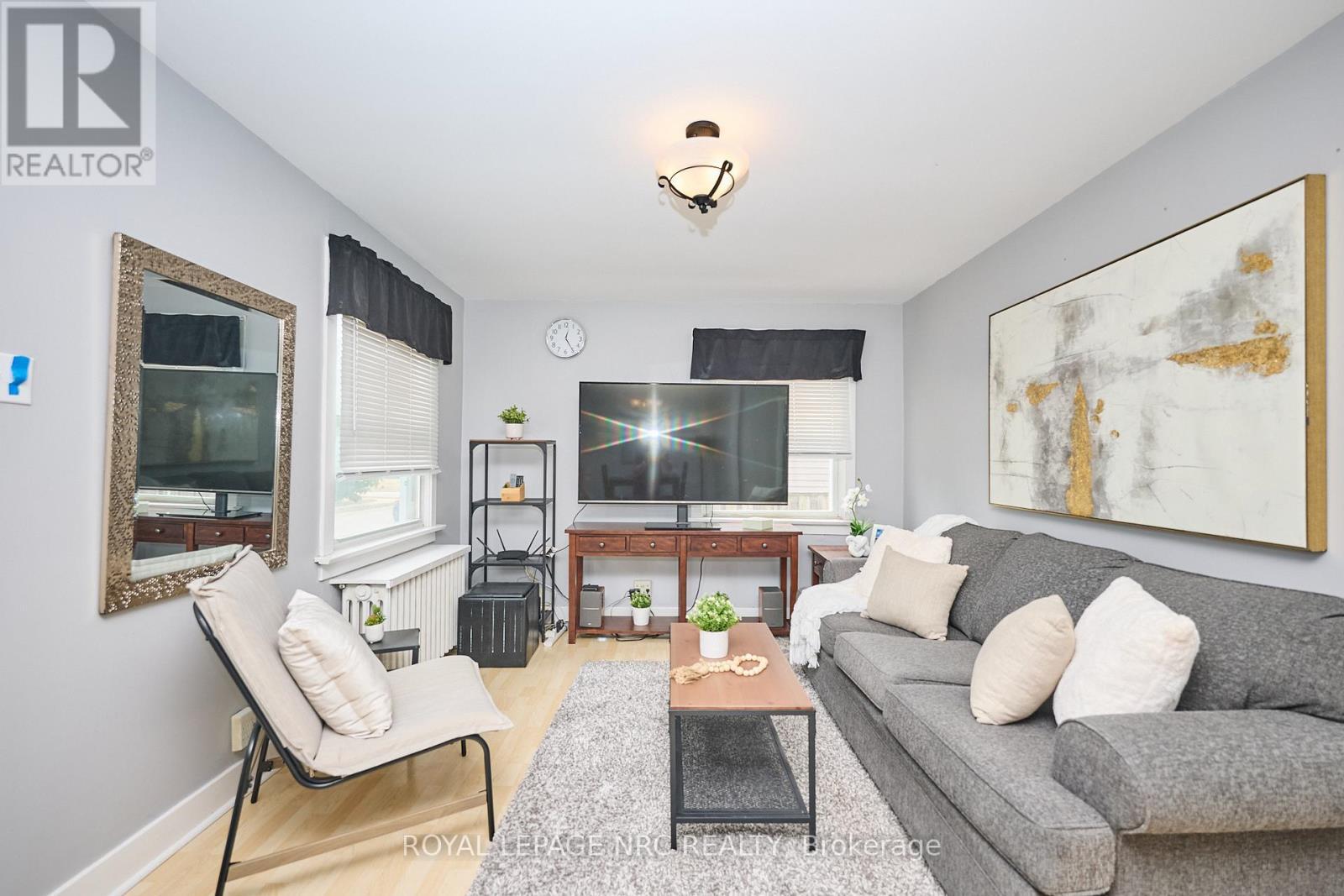 












8 WOODBURN AVENUE

,
St. Catharines (Oakdale),




Ontario
L2P2W7

