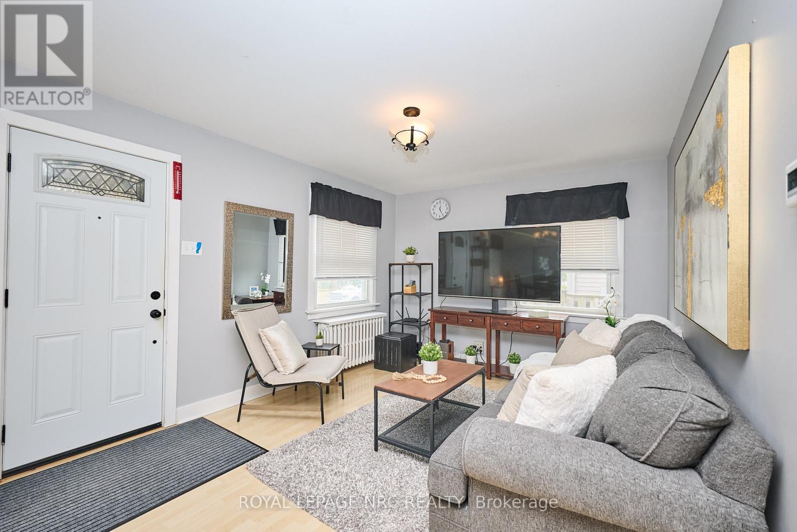 












8 WOODBURN AVENUE

,
St. Catharines (Oakdale),




Ontario
L2P2W7

