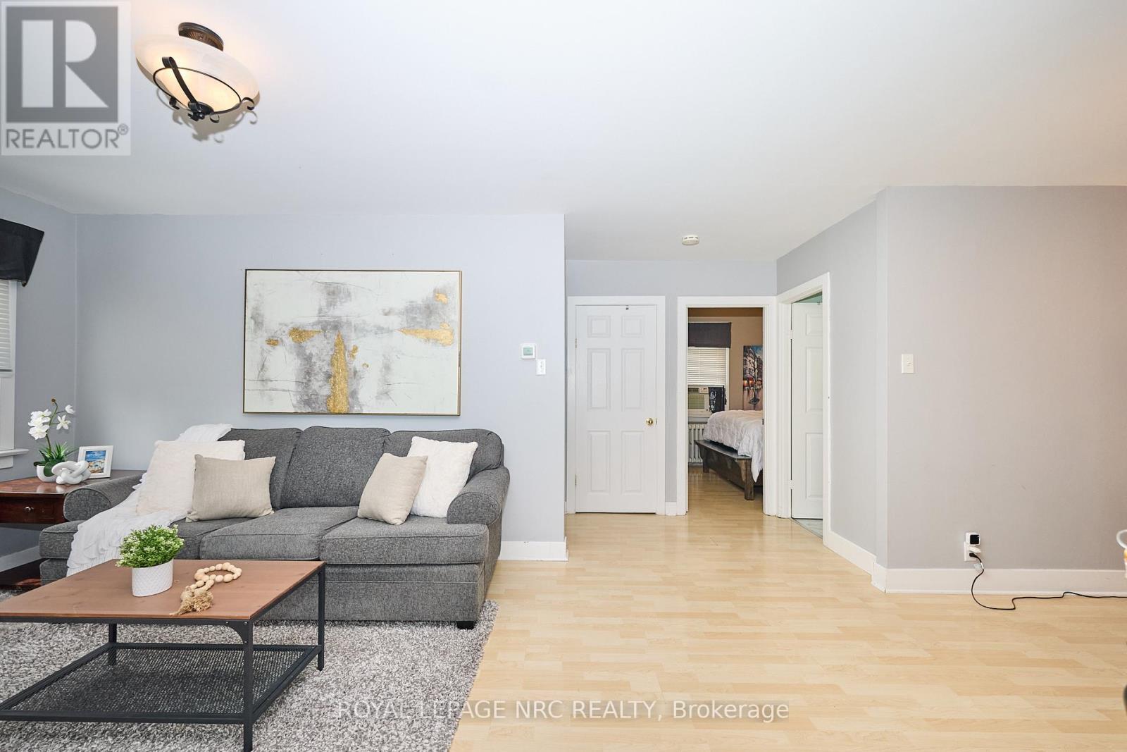 












8 WOODBURN AVENUE

,
St. Catharines (Oakdale),




Ontario
L2P2W7

