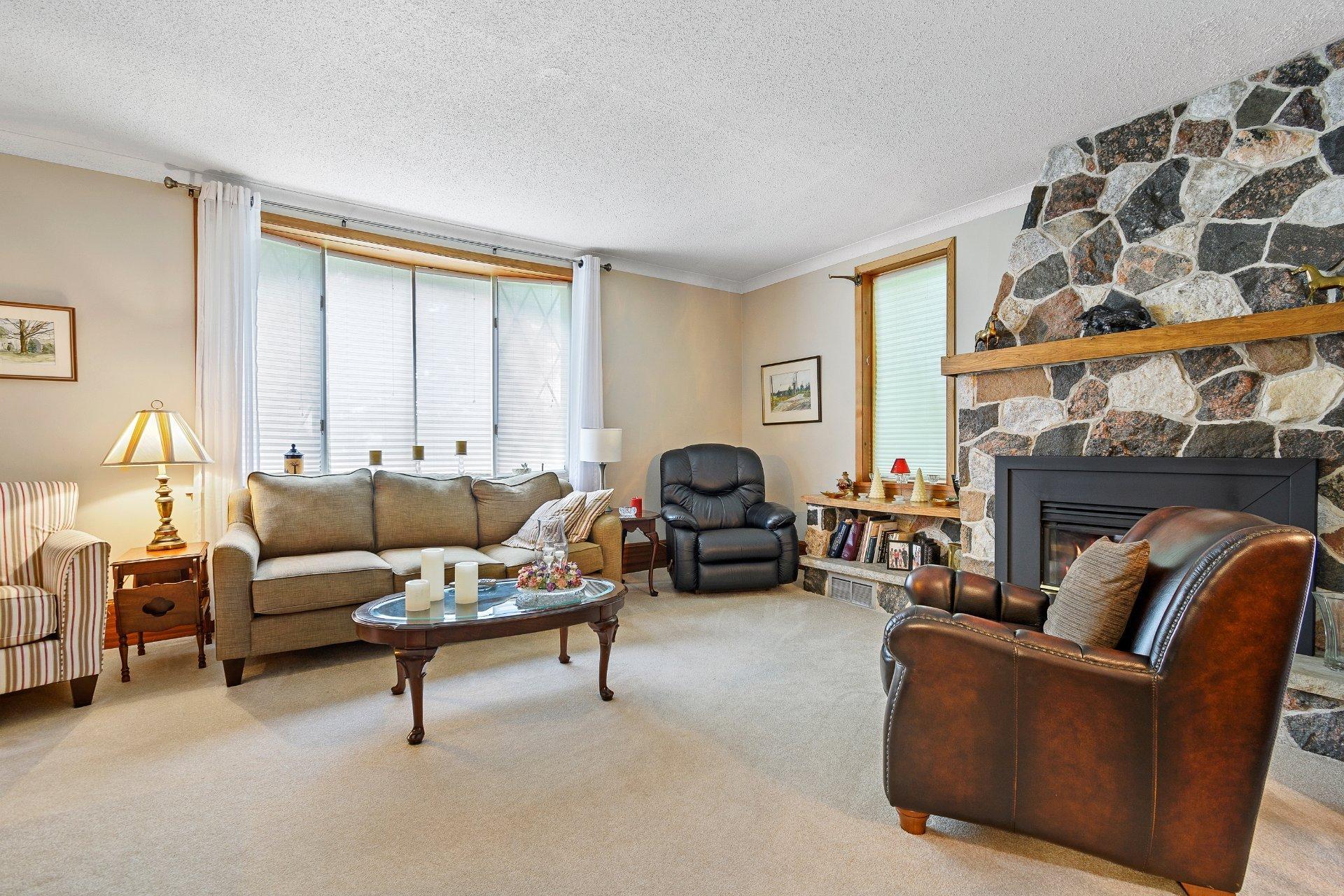 









999


Ch. John-Dale

,
Shawville,




QC
J0X2Y0


