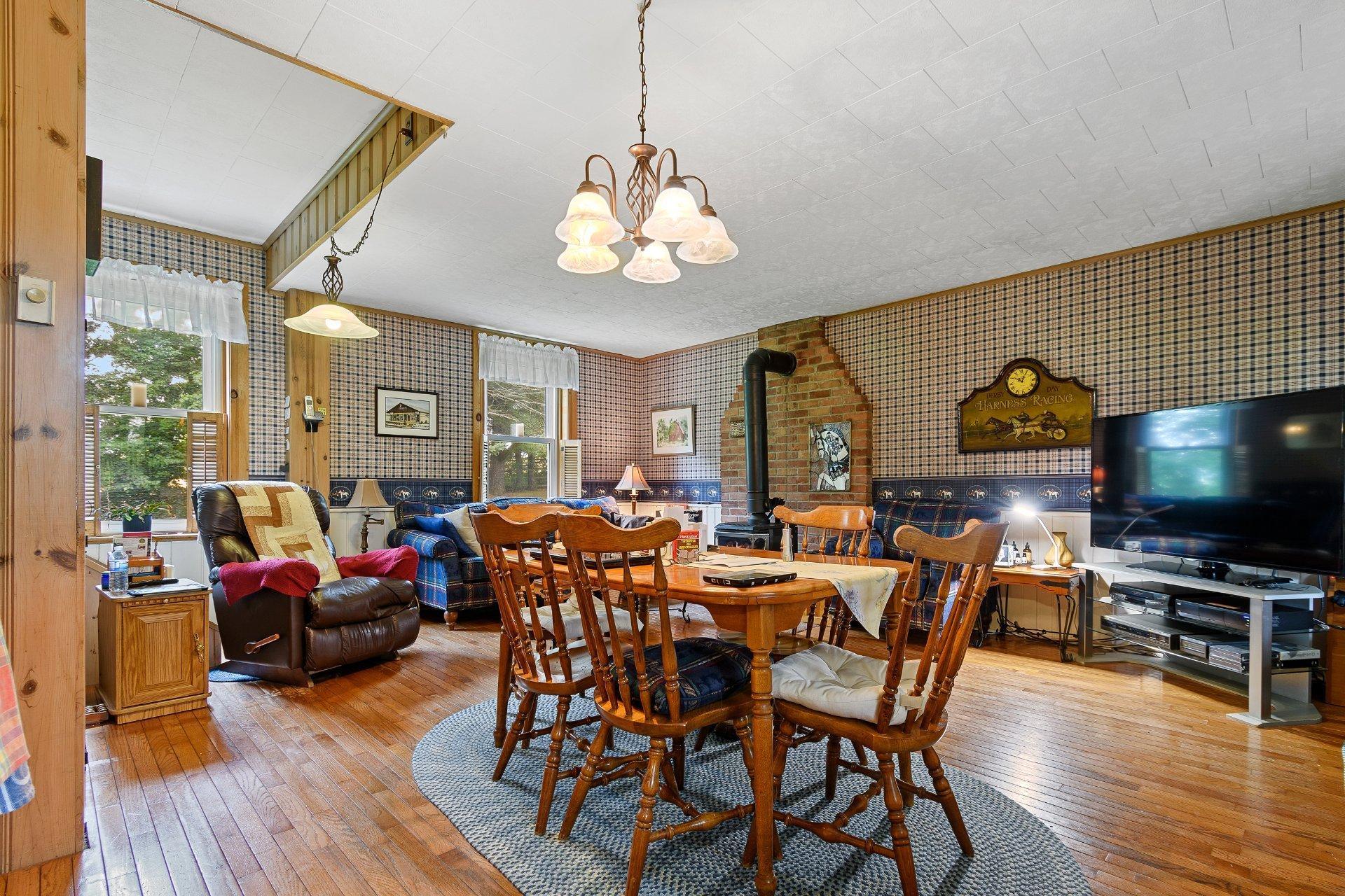 









999


Ch. John-Dale

,
Shawville,




QC
J0X2Y0

