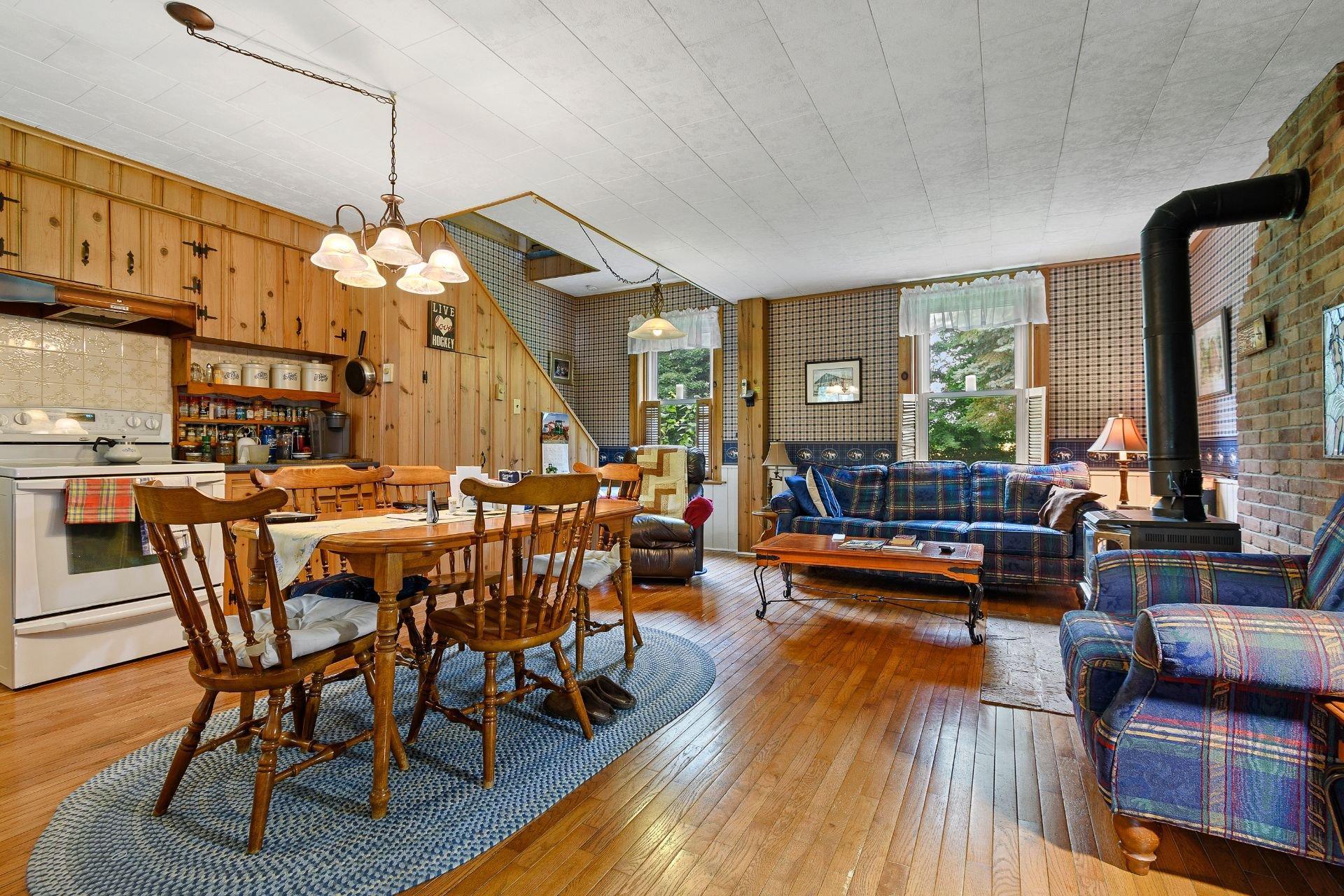 









999


Ch. John-Dale

,
Shawville,




QC
J0X2Y0

