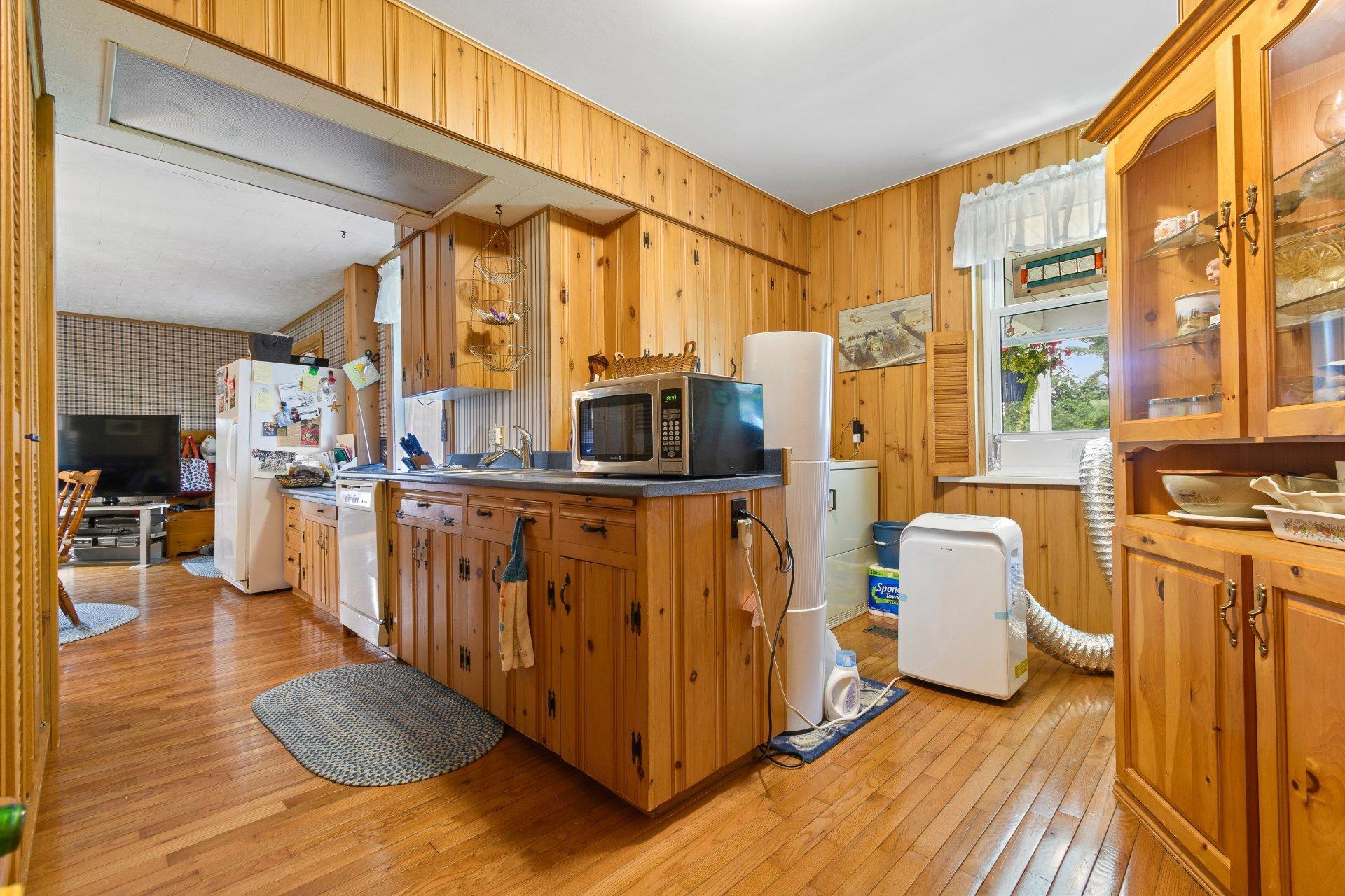 









999


Ch. John-Dale

,
Shawville,




QC
J0X2Y0

