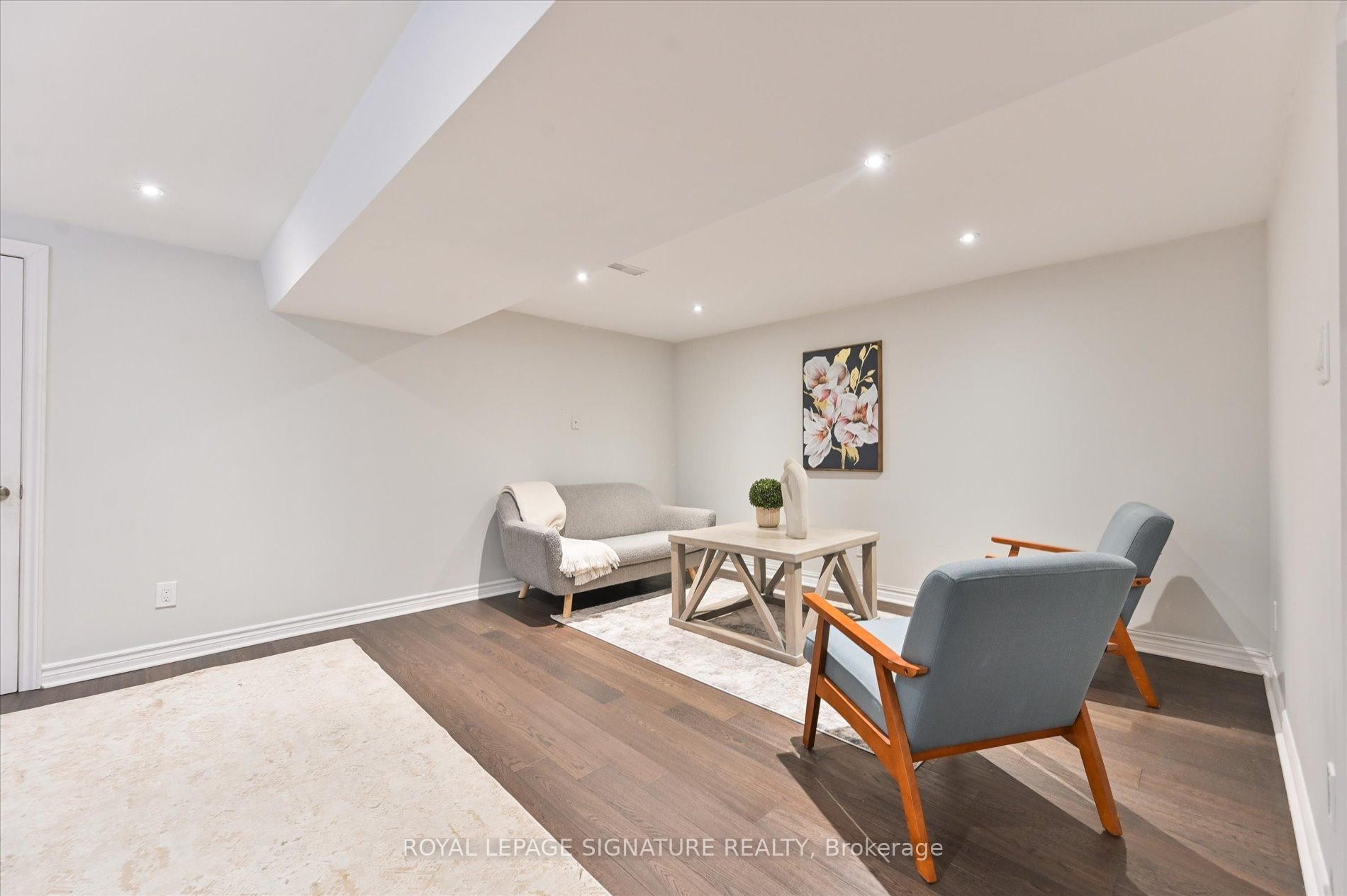 









113


Carsbrooke

Road,
Toronto,




ON
M9C 3C9

