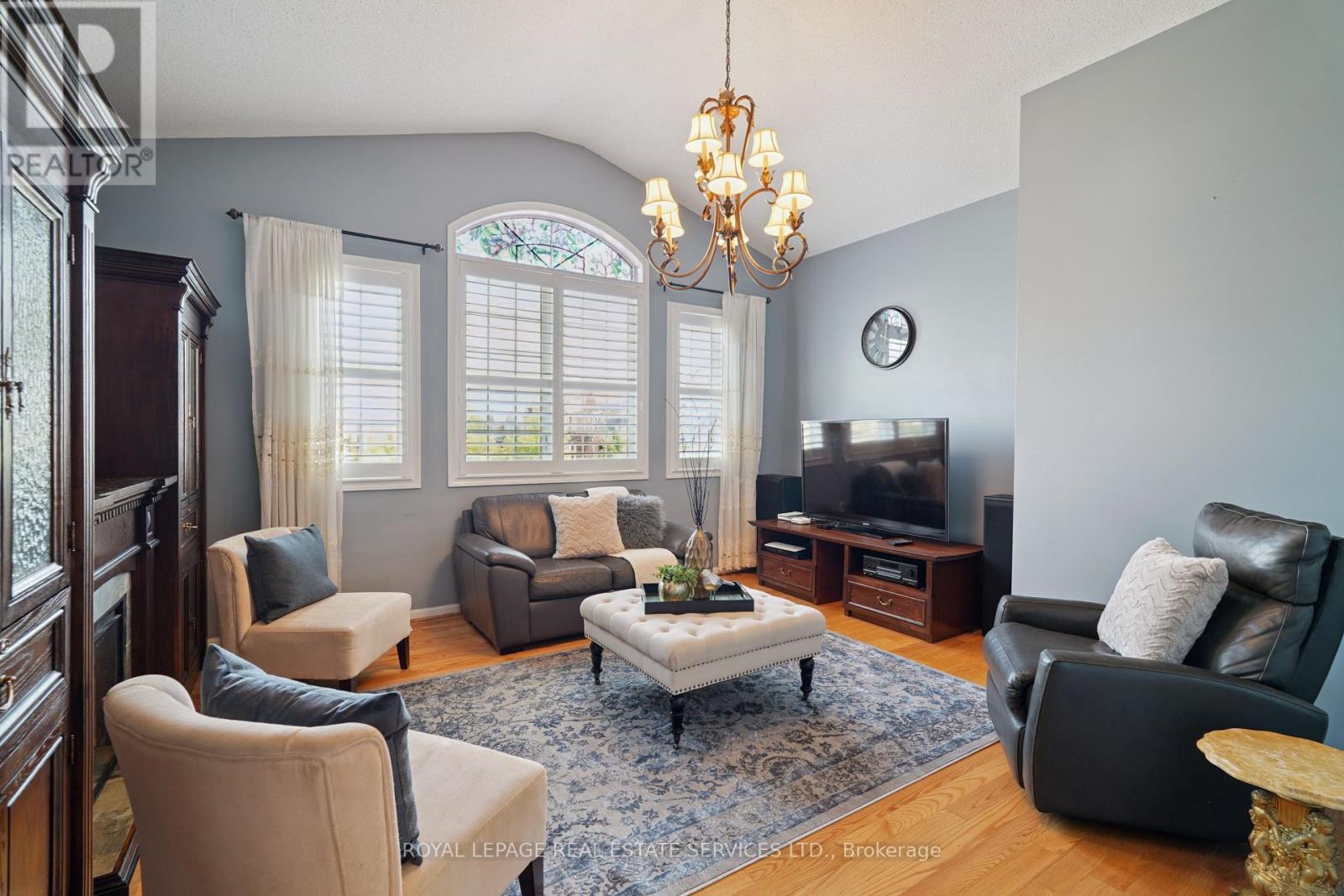 












641 SYMONS CROSS

,
Milton,




Ontario
L9T7S2

