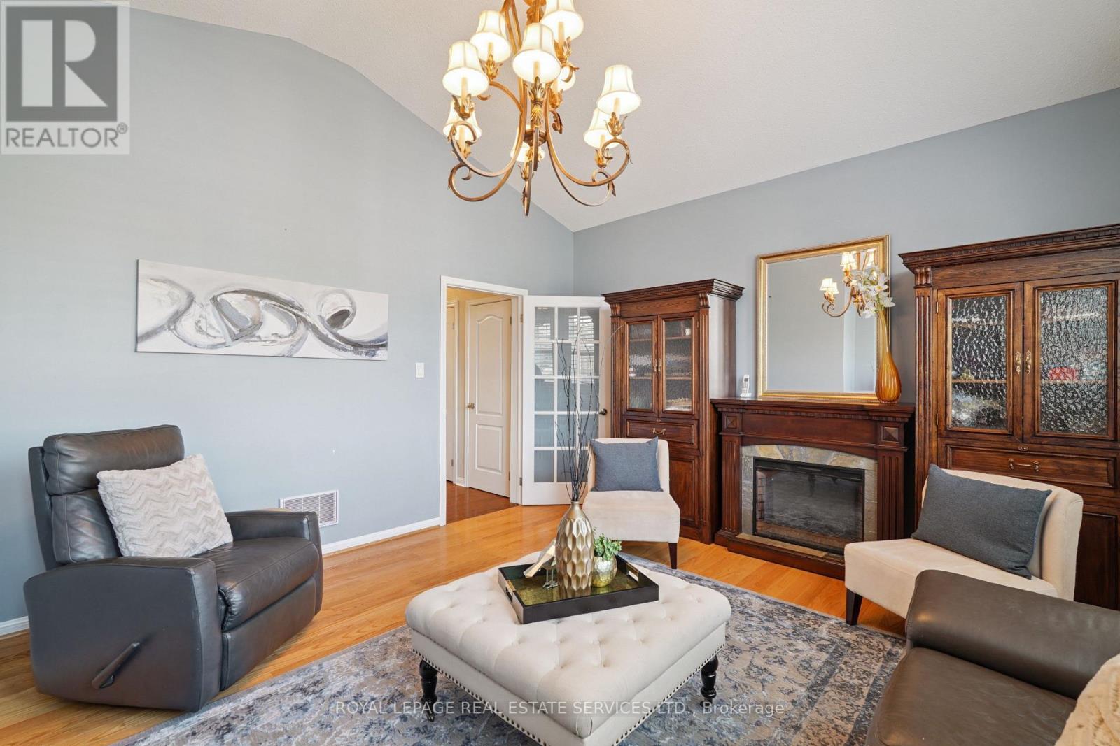 












641 SYMONS CROSS

,
Milton,




Ontario
L9T7S2

