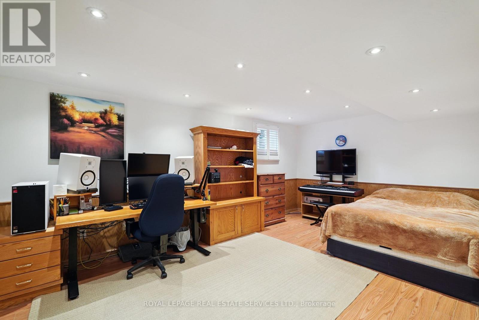 












641 SYMONS CROSS

,
Milton,




Ontario
L9T7S2

