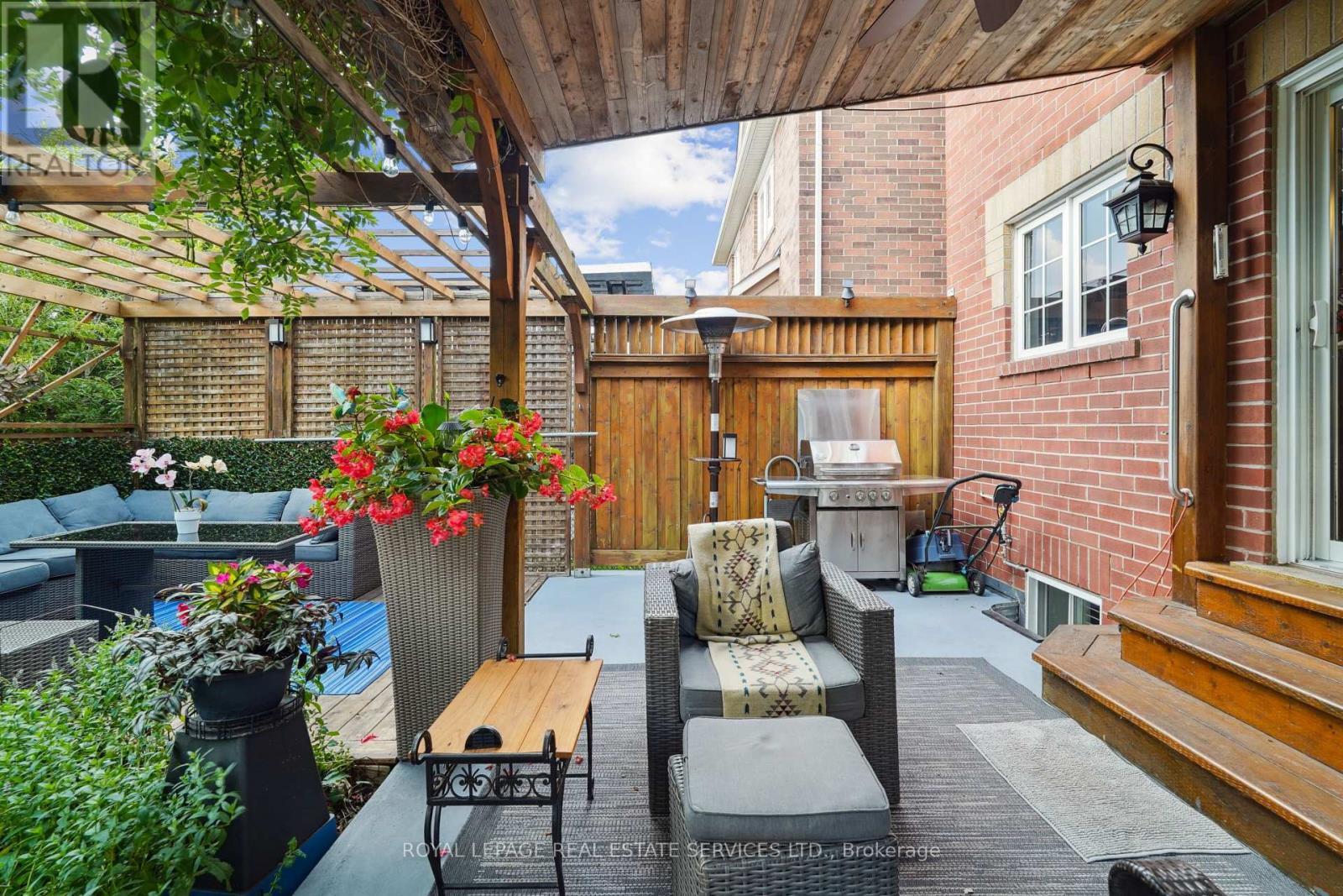 












641 SYMONS CROSS

,
Milton,




Ontario
L9T7S2

