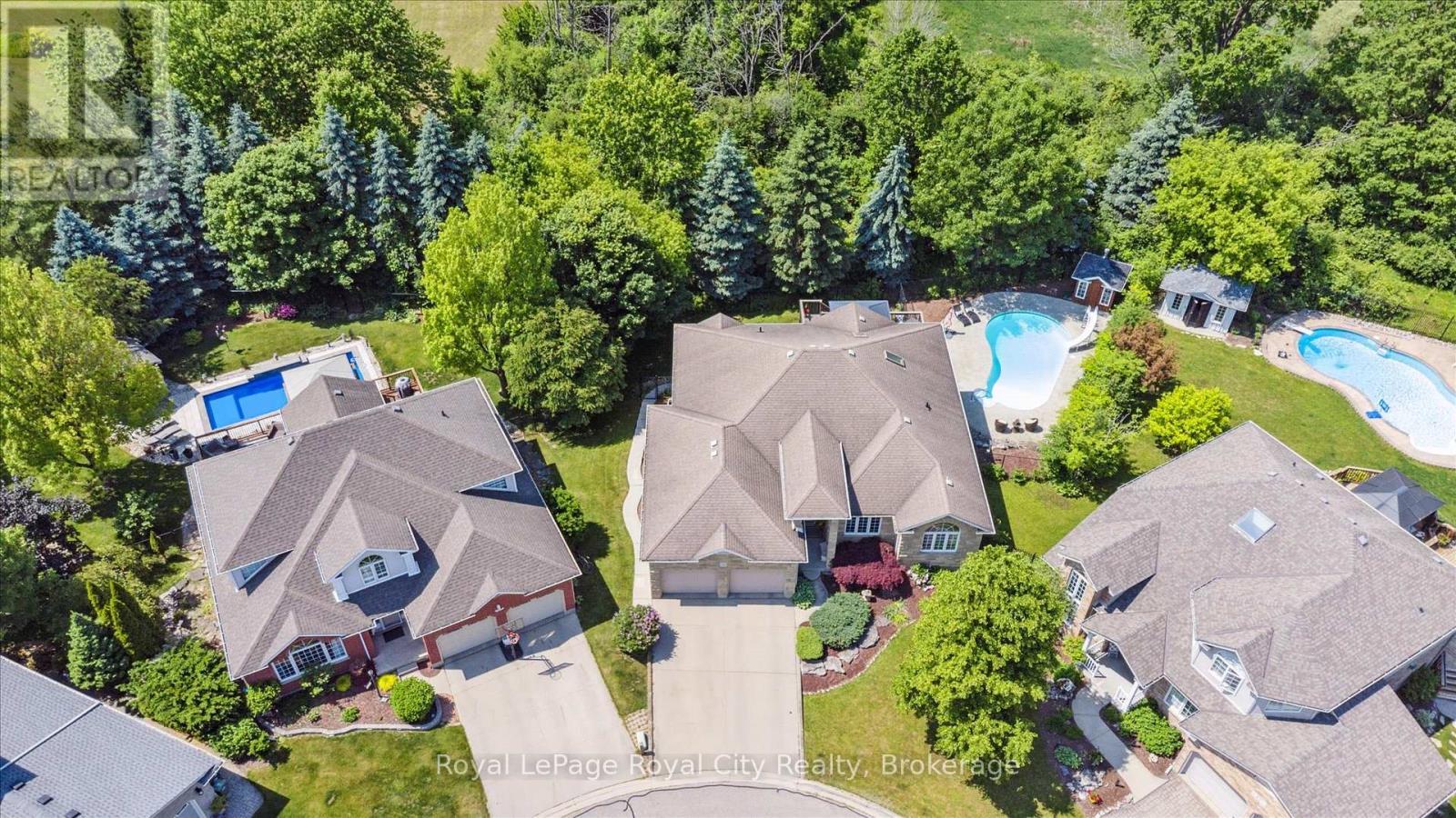 












16 ELDERBERRY COURT

,
Guelph (Pineridge/Westminster Woods),




Ontario
N1L1K3

