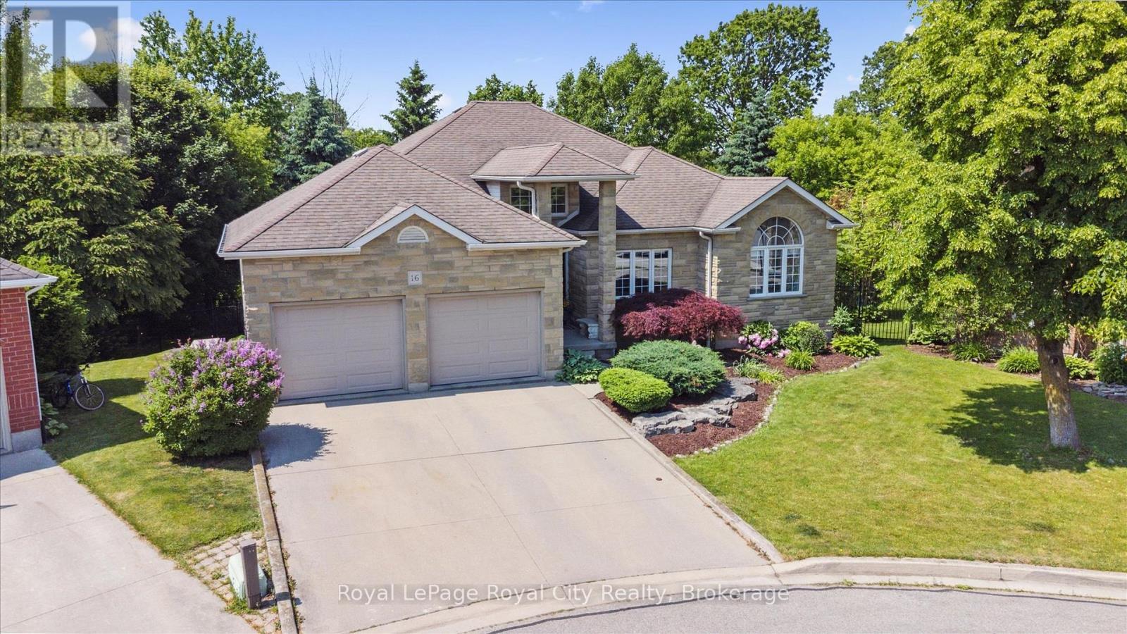 












16 ELDERBERRY COURT

,
Guelph (Pineridge/Westminster Woods),




Ontario
N1L1K3

