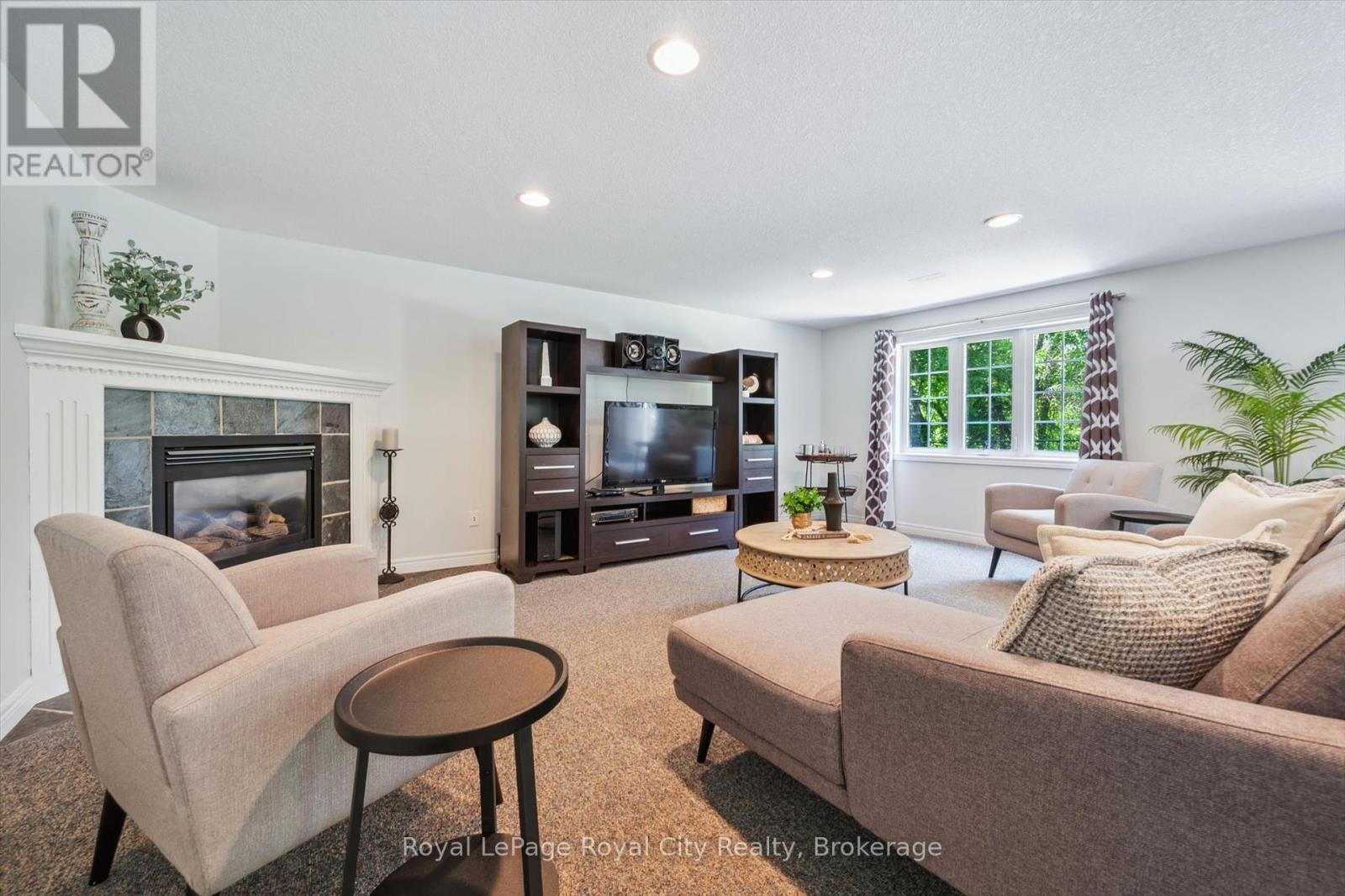 












16 ELDERBERRY COURT

,
Guelph (Pineridge/Westminster Woods),




Ontario
N1L1K3

