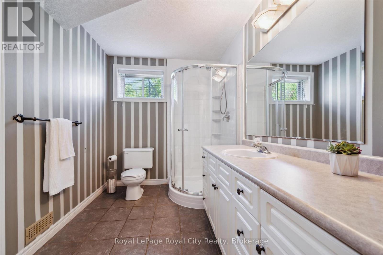 












16 ELDERBERRY COURT

,
Guelph (Pineridge/Westminster Woods),




Ontario
N1L1K3

