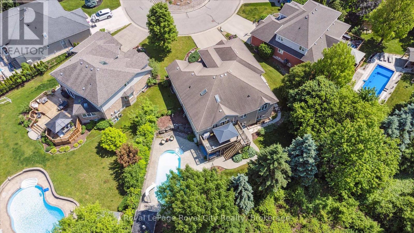 












16 ELDERBERRY COURT

,
Guelph (Pineridge/Westminster Woods),




Ontario
N1L1K3

