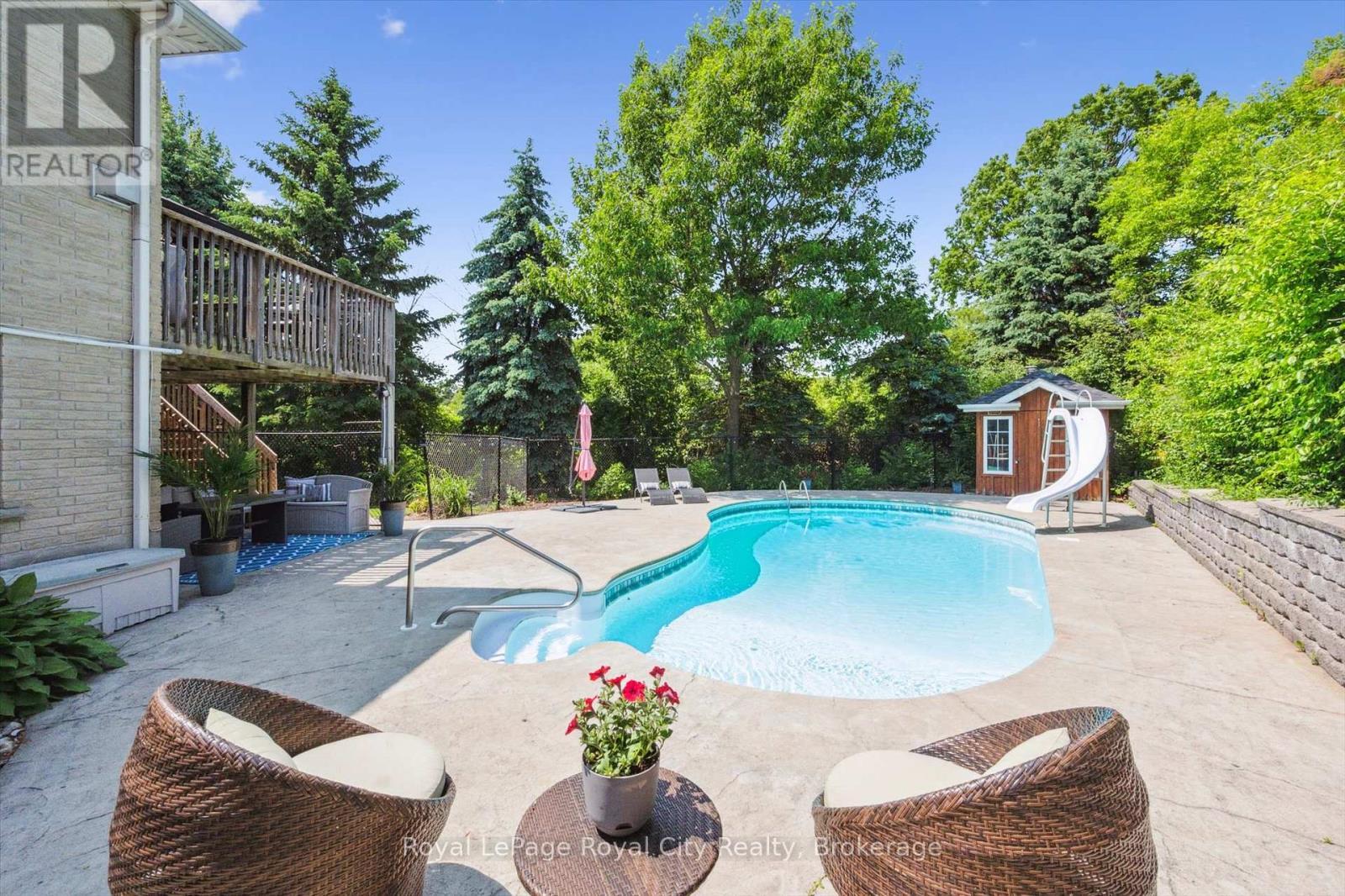 












16 ELDERBERRY COURT

,
Guelph (Pineridge/Westminster Woods),




Ontario
N1L1K3

