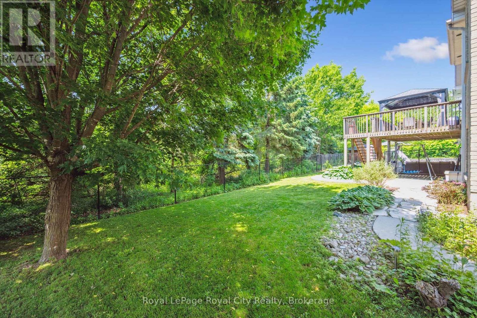 












16 ELDERBERRY COURT

,
Guelph (Pineridge/Westminster Woods),




Ontario
N1L1K3


