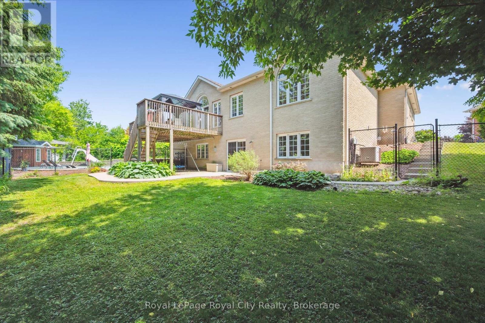 












16 ELDERBERRY COURT

,
Guelph (Pineridge/Westminster Woods),




Ontario
N1L1K3

