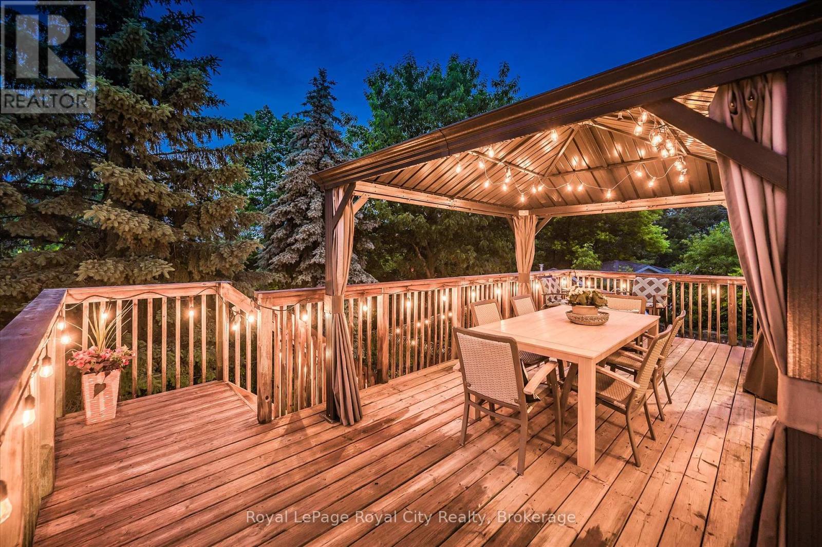 












16 ELDERBERRY COURT

,
Guelph (Pineridge/Westminster Woods),




Ontario
N1L1K3

