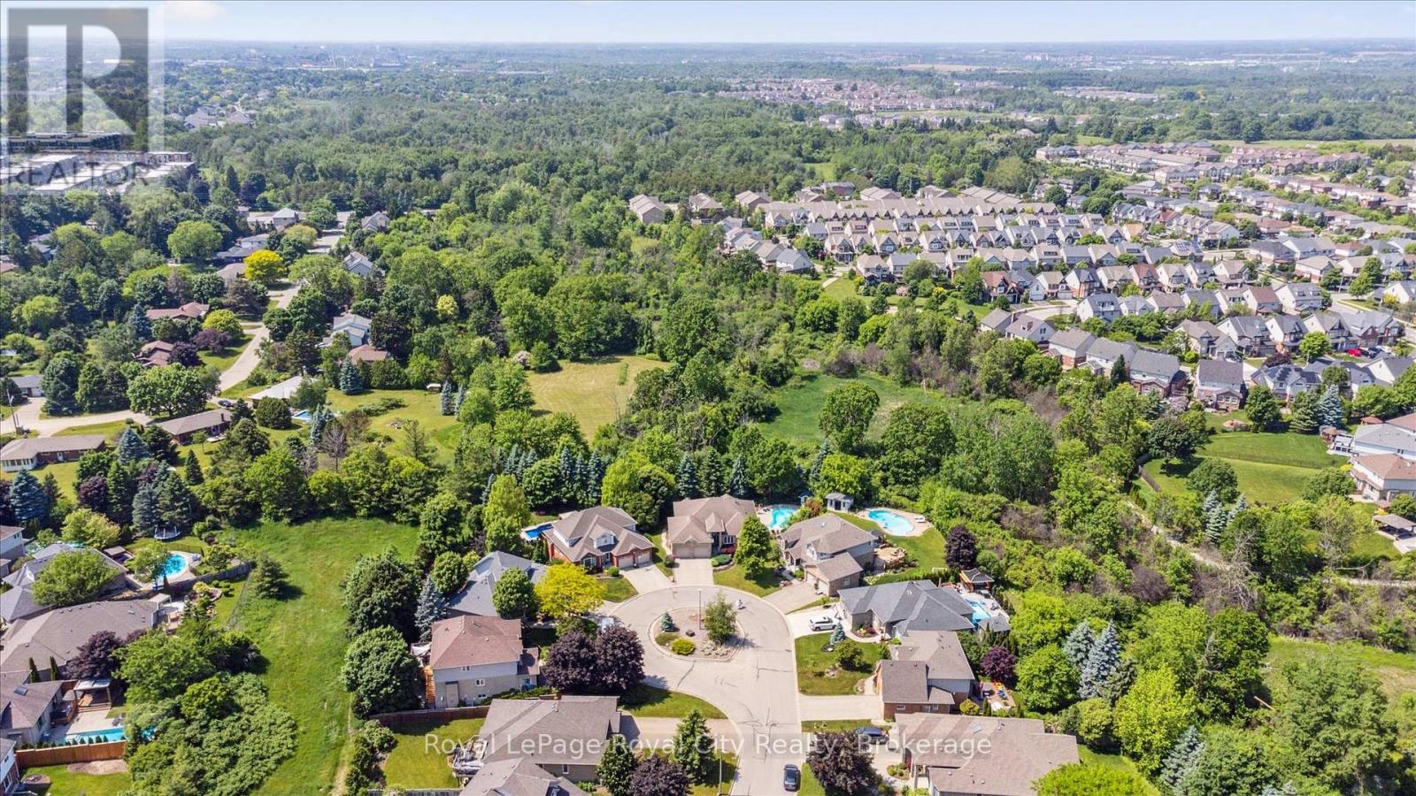 












16 ELDERBERRY COURT

,
Guelph (Pineridge/Westminster Woods),




Ontario
N1L1K3

