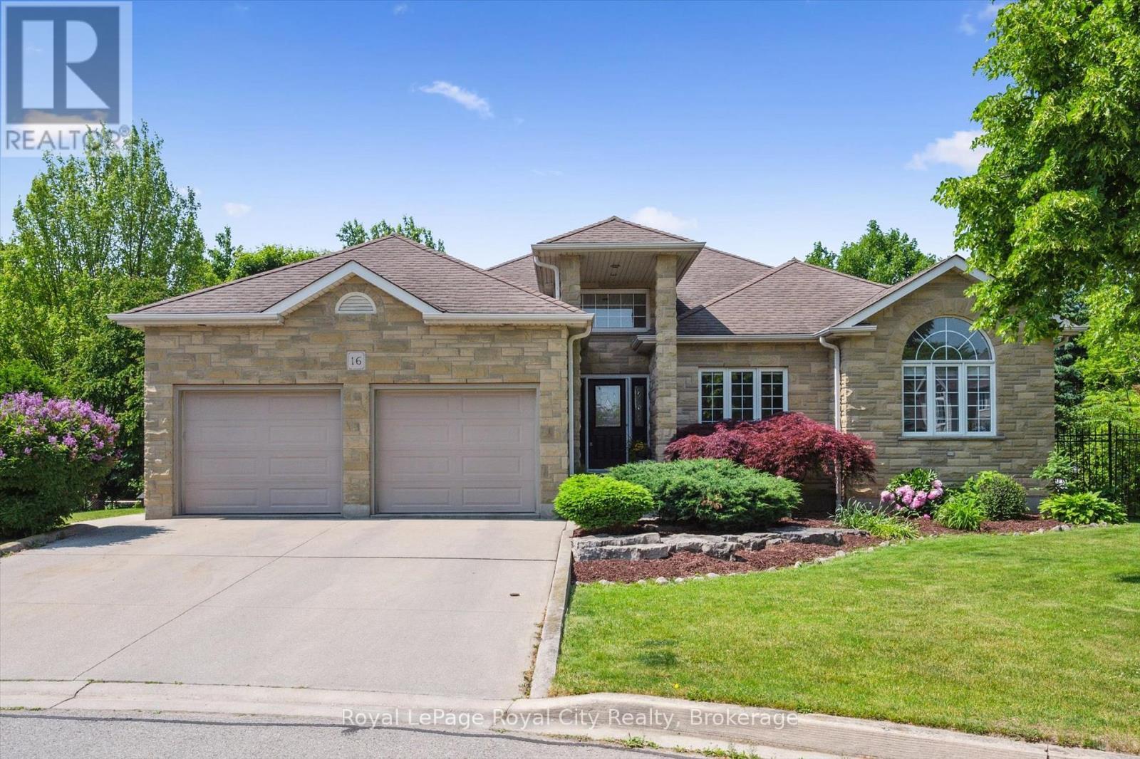 












16 ELDERBERRY COURT

,
Guelph (Pineridge/Westminster Woods),




Ontario
N1L1K3

